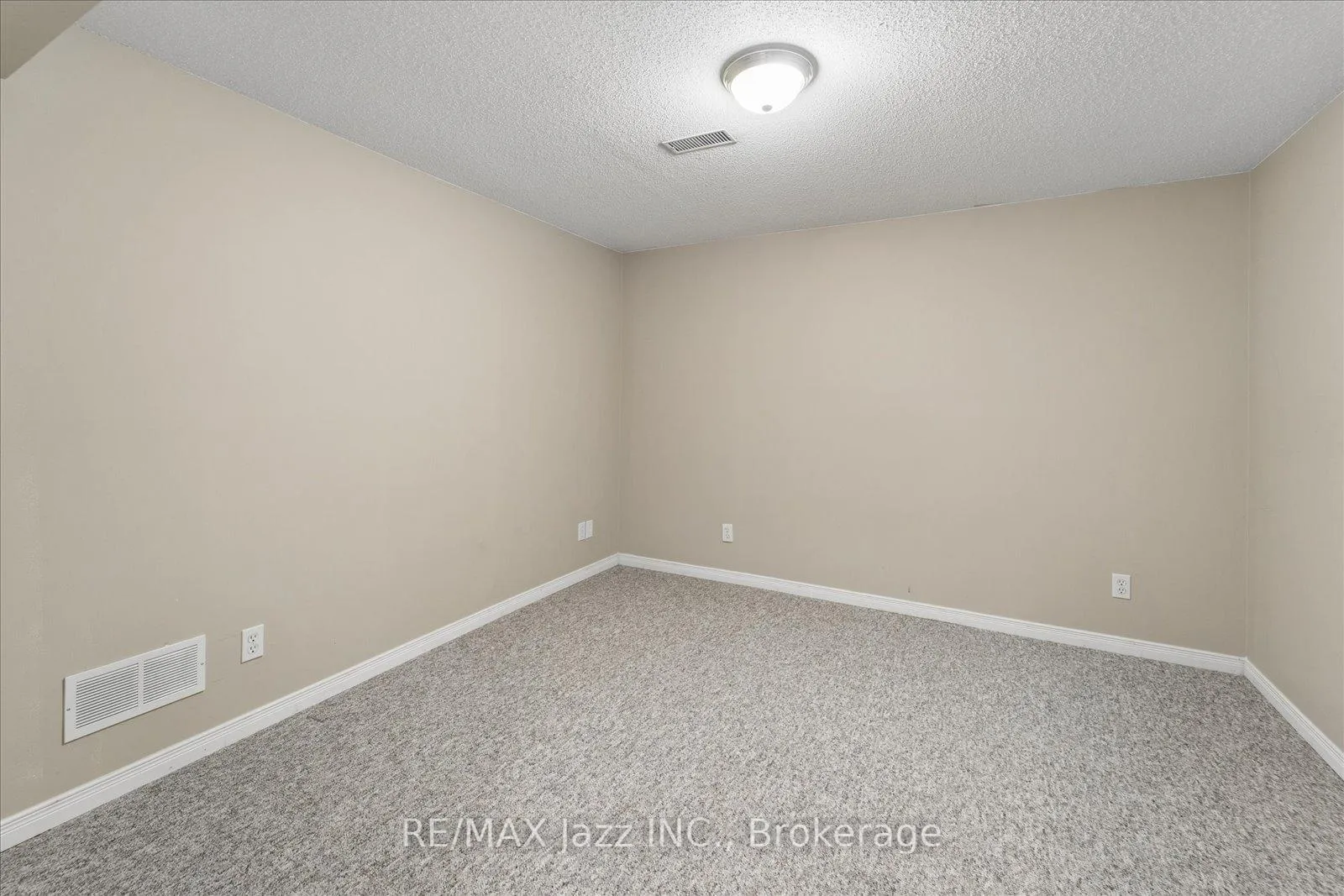 Photo 42 of 63 Bonnycastle Drive, Clarington, Bowmanville — HOMEH