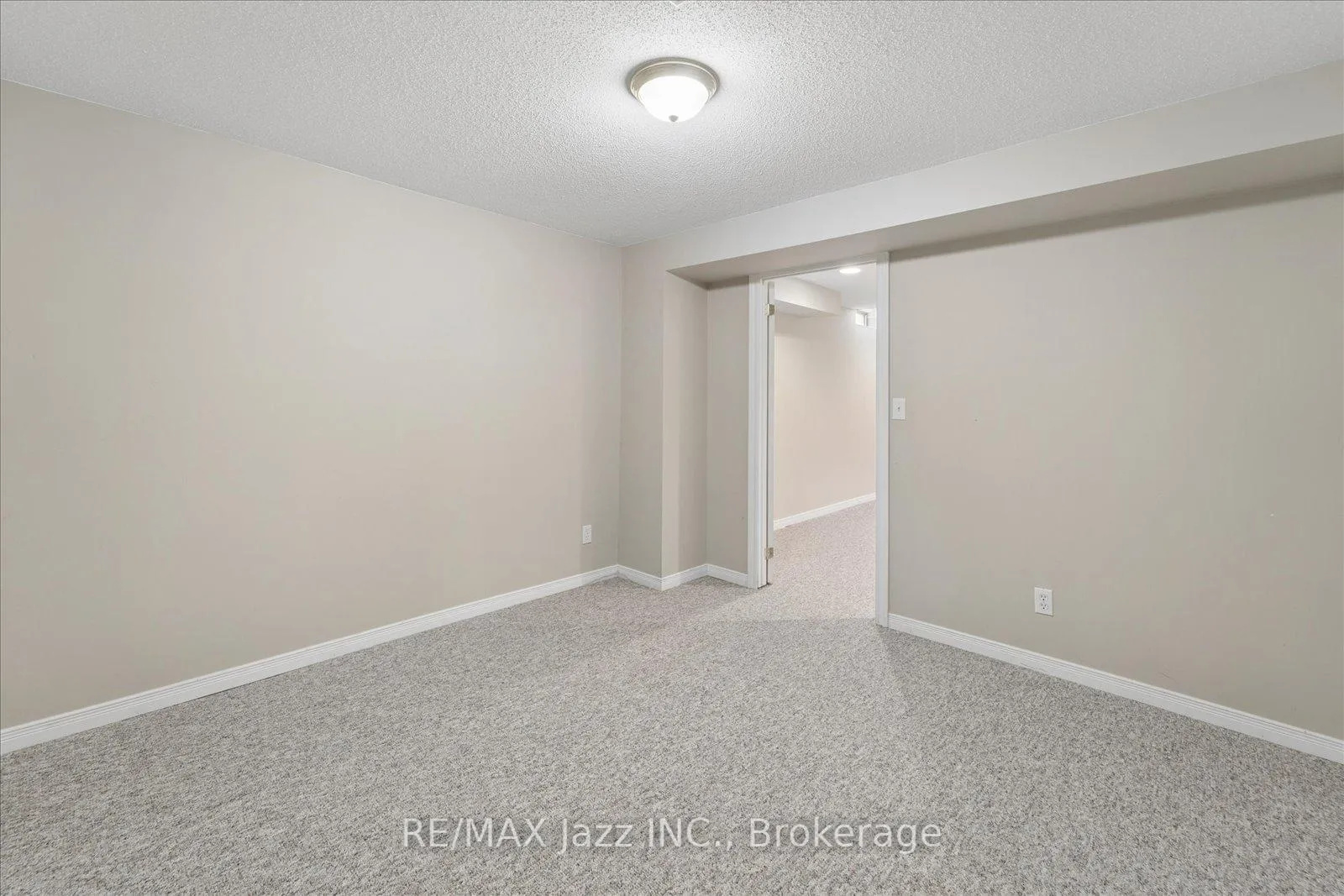 Photo 43 of 63 Bonnycastle Drive, Clarington, Bowmanville — HOMEH