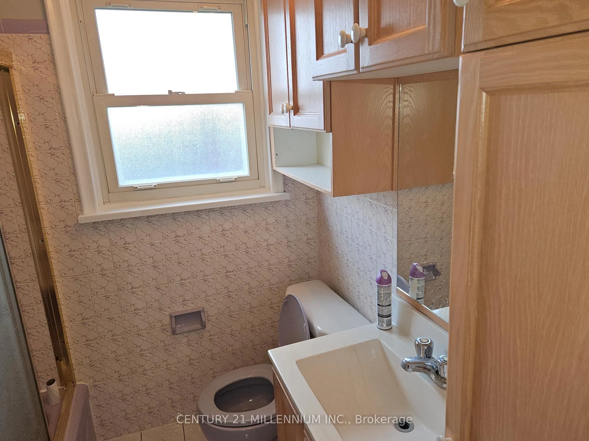 Photo 2 of Unit Upper, 32 Stewart Avenue, Thorold, Thorold Downtown — HOMEH