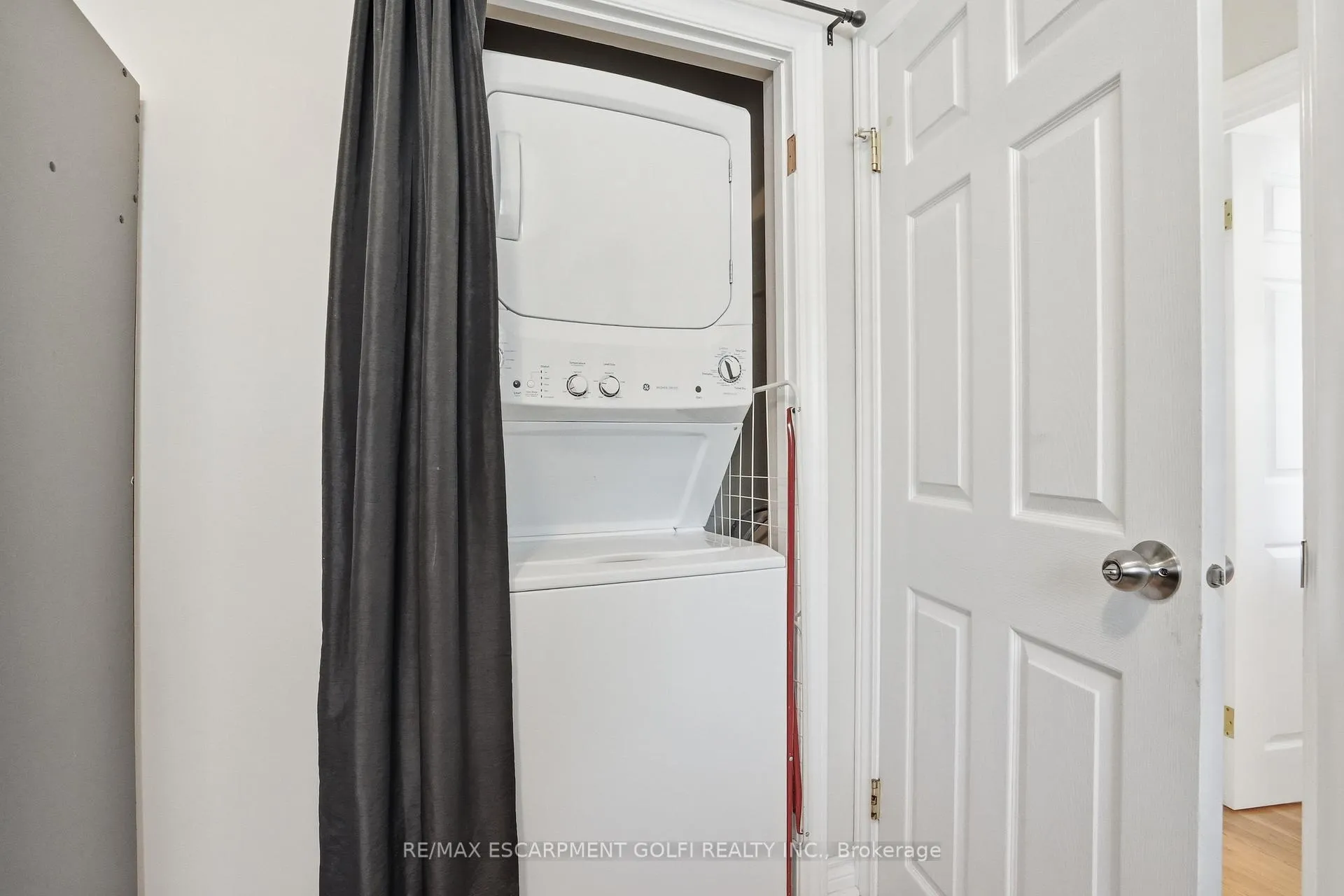 Photo 32 of 147 Manning Avenue, Hamilton, Greeningdon — HOMEH