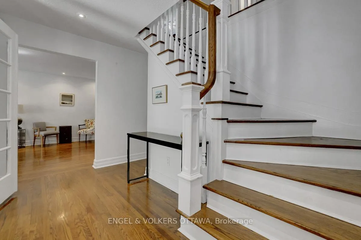 Photo 2 of 516 Buchanan Crescent, Ottawa, Beacon Hill North — HOMEH