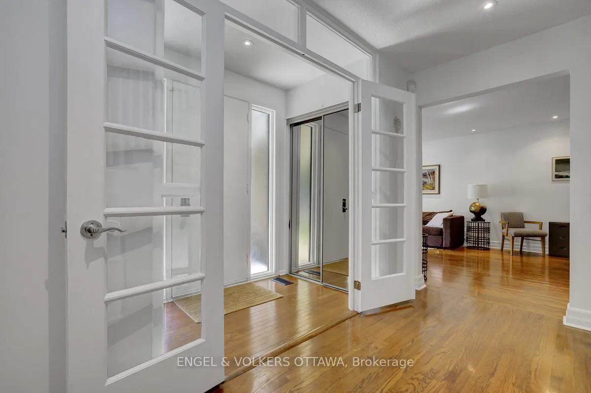 Photo 3 of 516 Buchanan Crescent, Ottawa, Beacon Hill North — HOMEH
