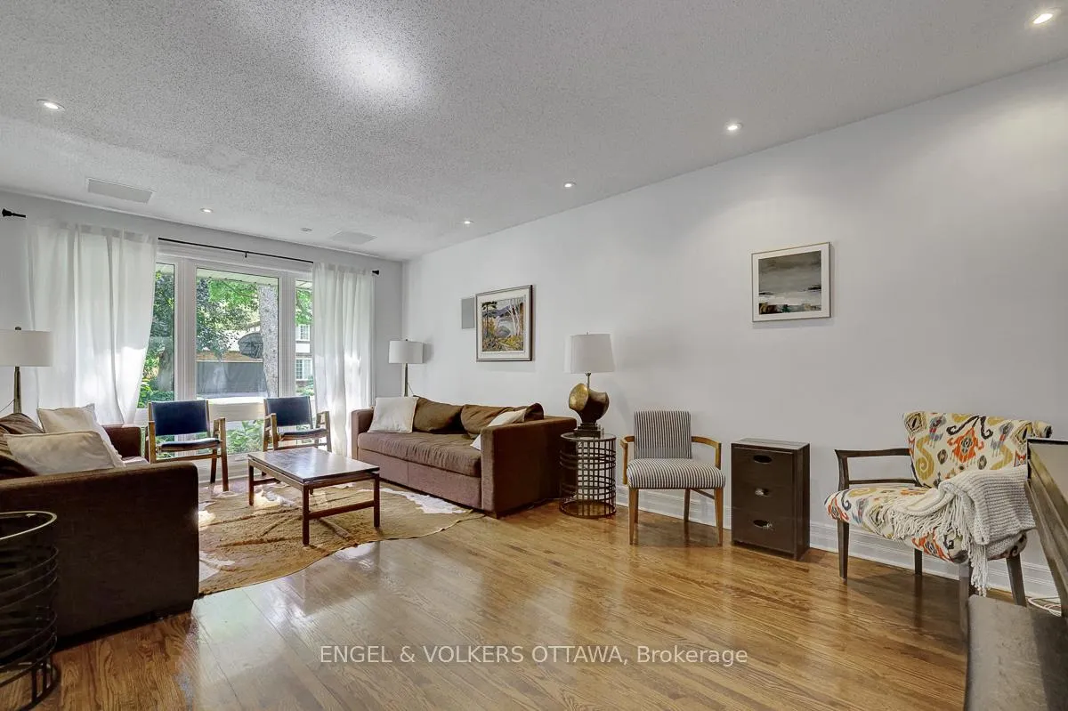 Photo 5 of 516 Buchanan Crescent, Ottawa, Beacon Hill North — HOMEH