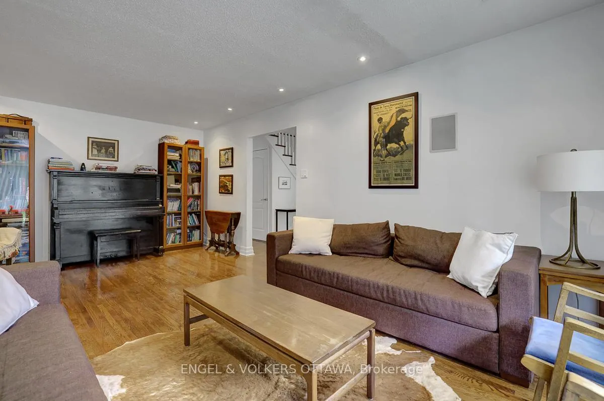 Photo 8 of 516 Buchanan Crescent, Ottawa, Beacon Hill North — HOMEH