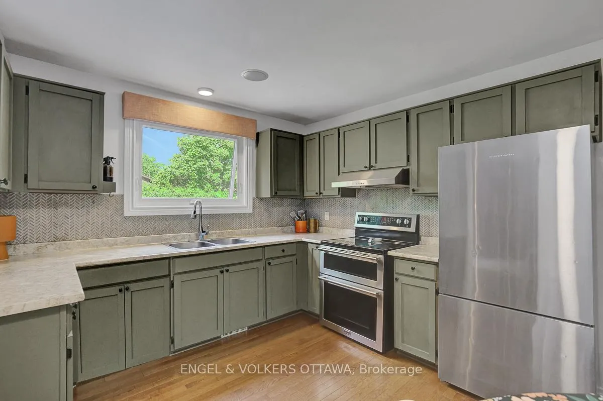 Photo 15 of 516 Buchanan Crescent, Ottawa, Beacon Hill North — HOMEH