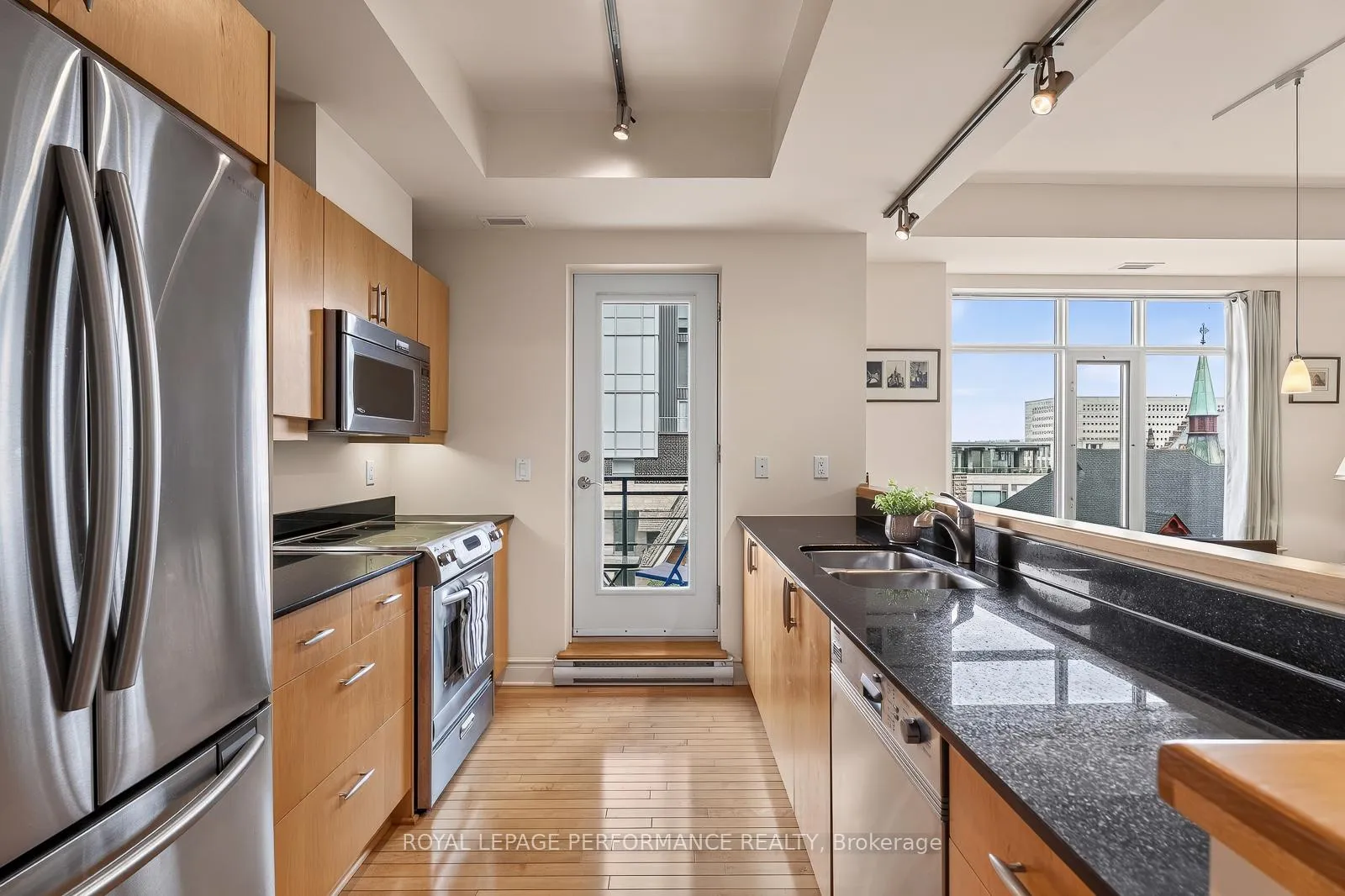 Photo 10 of Unit 503, 85 Bronson Avenue, Ottawa, Ottawa Centre — HOMEH