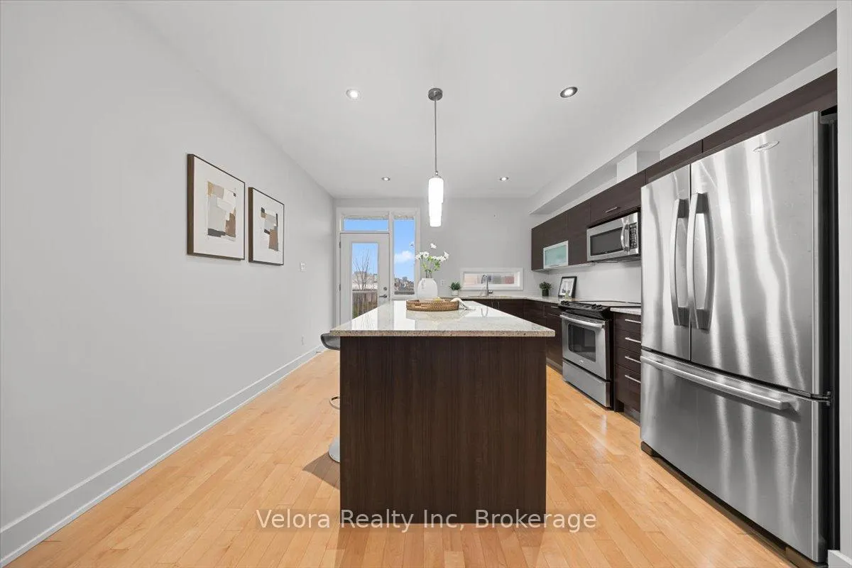 Photo 12 of 63F Young Street, Ottawa, West Centre Town — HOMEH