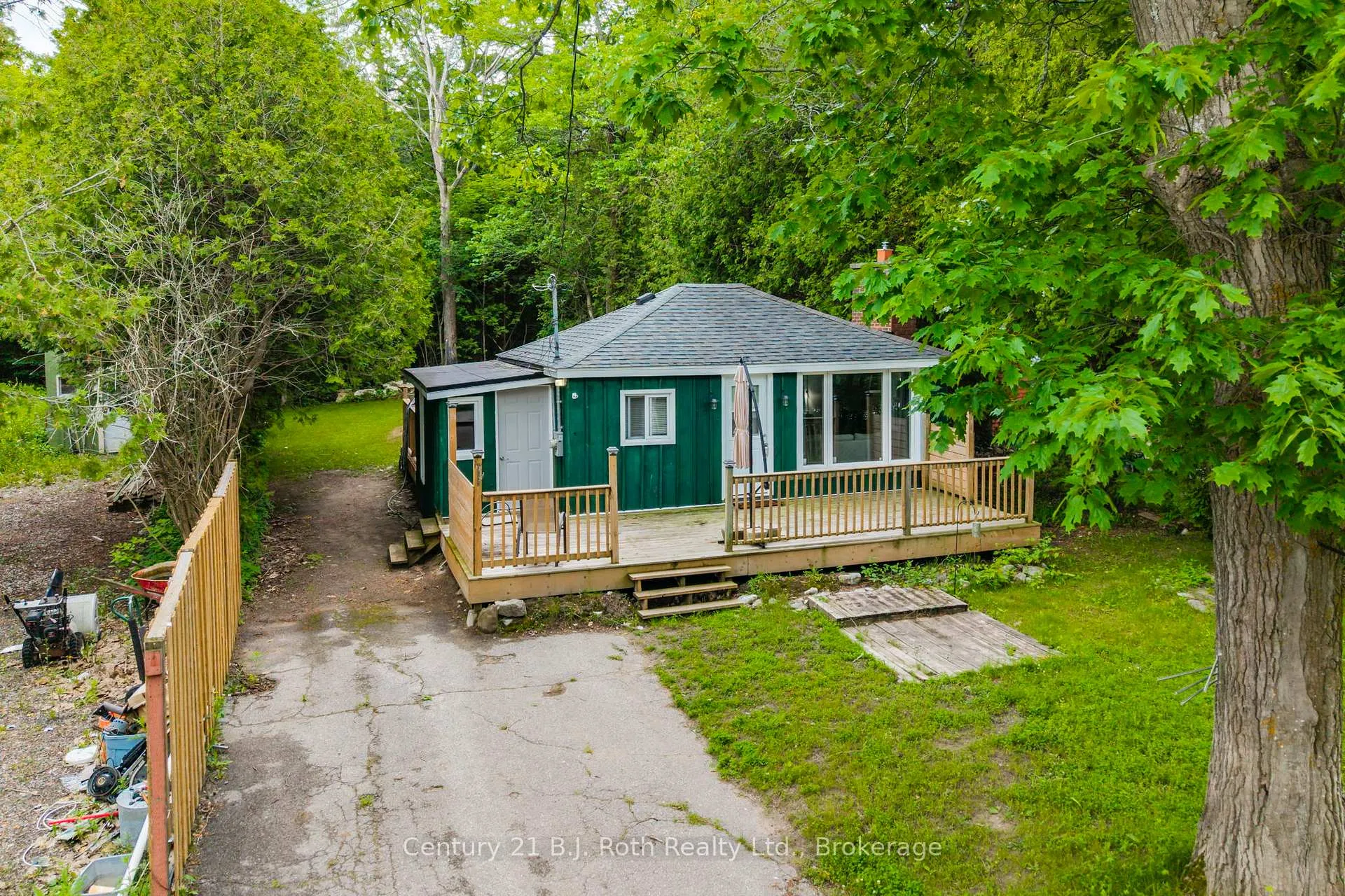 Photo 2 of 23 Earldom Boulevard, Tay, Port McNicoll — HOMEH