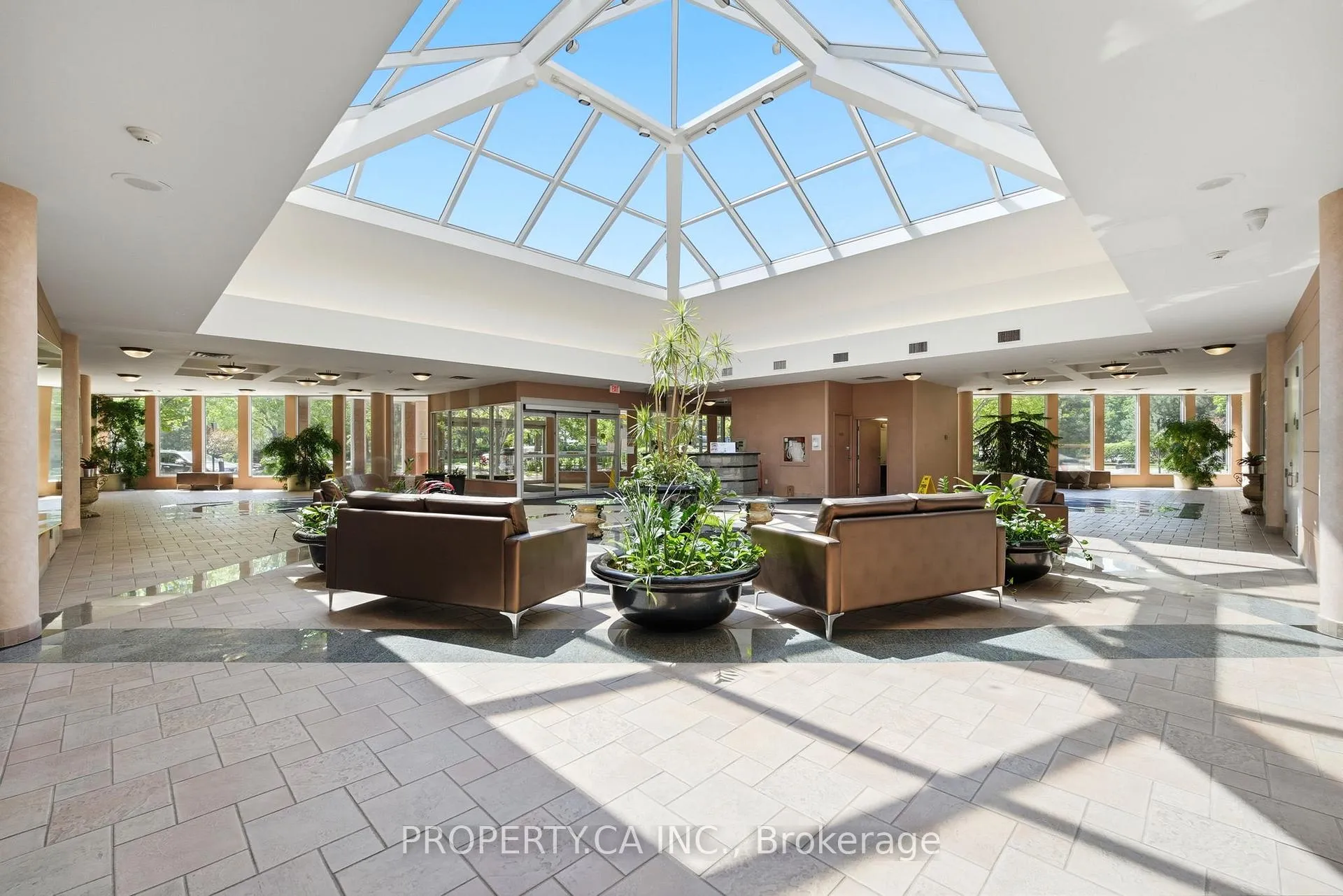 Photo 3 of Unit 1108, 7 Concorde Place, North York, Banbury-Don Mills — HOMEH