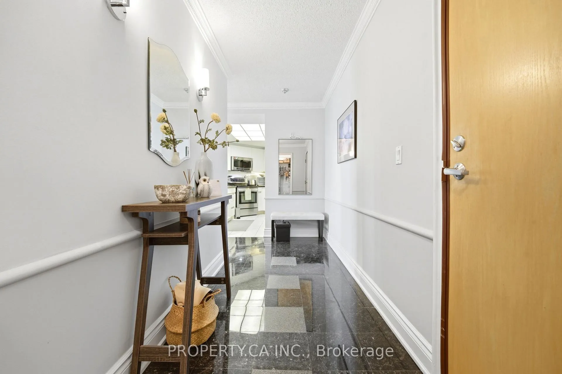 Photo 5 of Unit 1108, 7 Concorde Place, North York, Banbury-Don Mills — HOMEH
