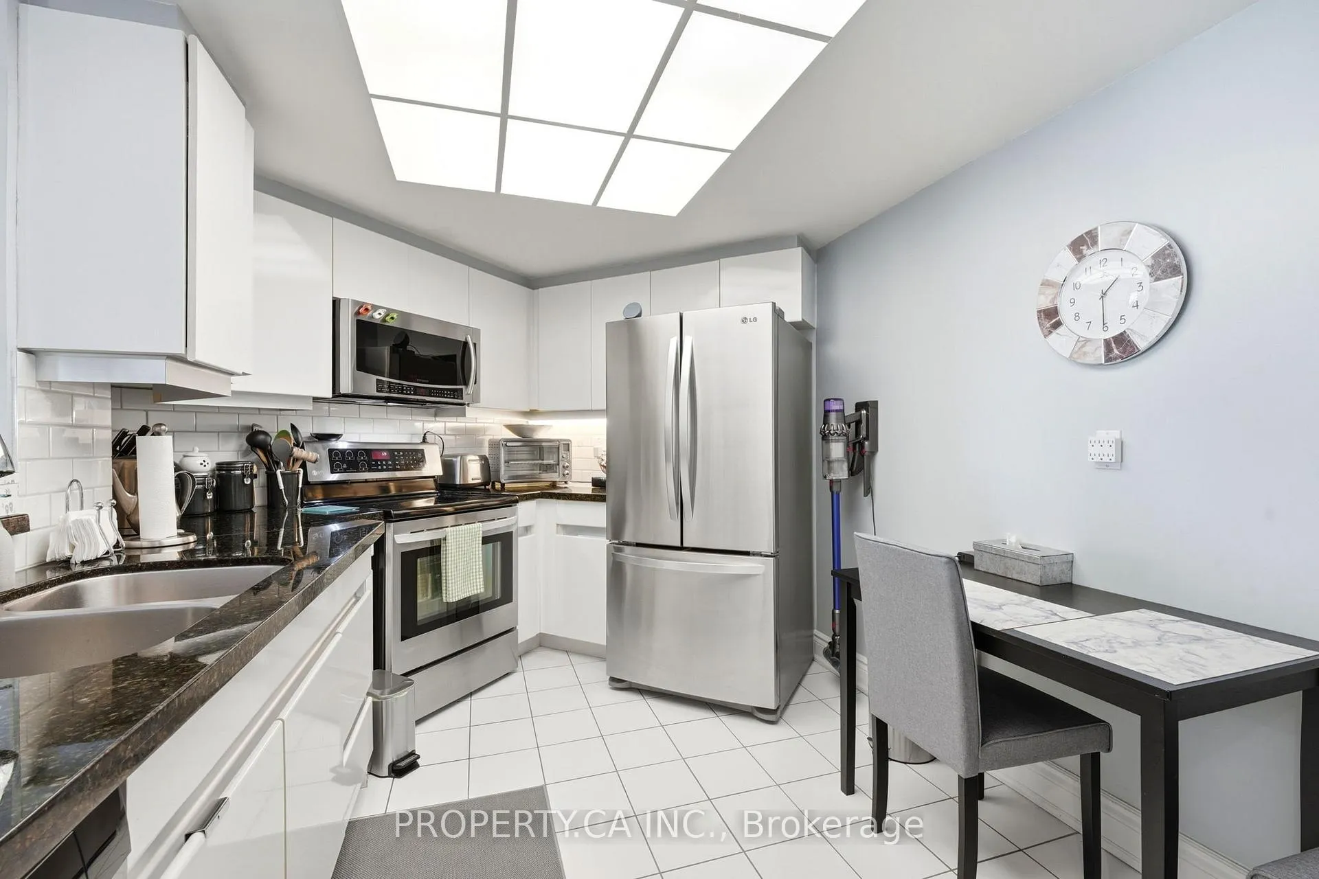 Photo 22 of Unit 1108, 7 Concorde Place, North York, Banbury-Don Mills — HOMEH