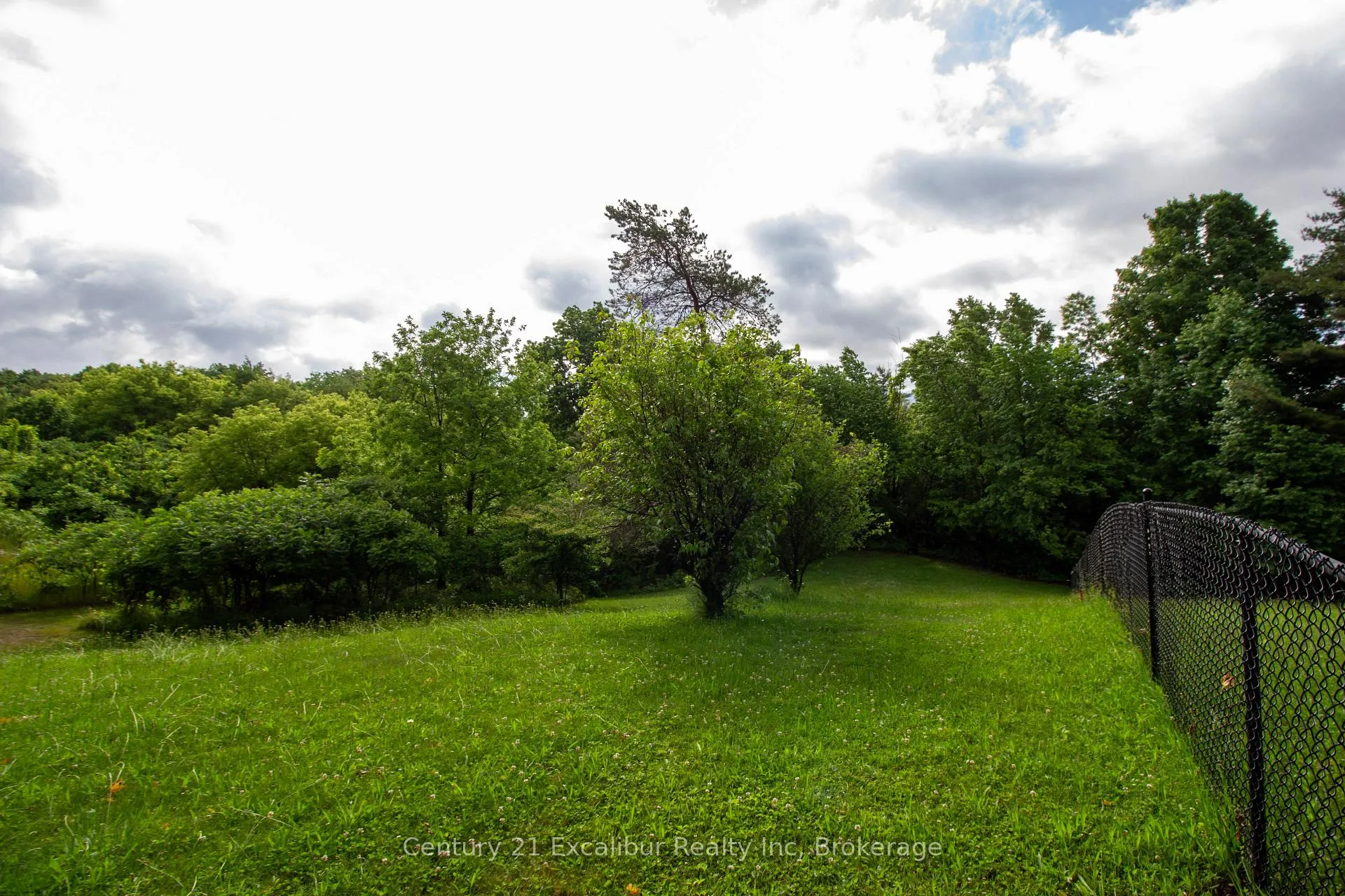Photo 4 of Wellington Road 36, Puslinch, Morriston — HOMEH