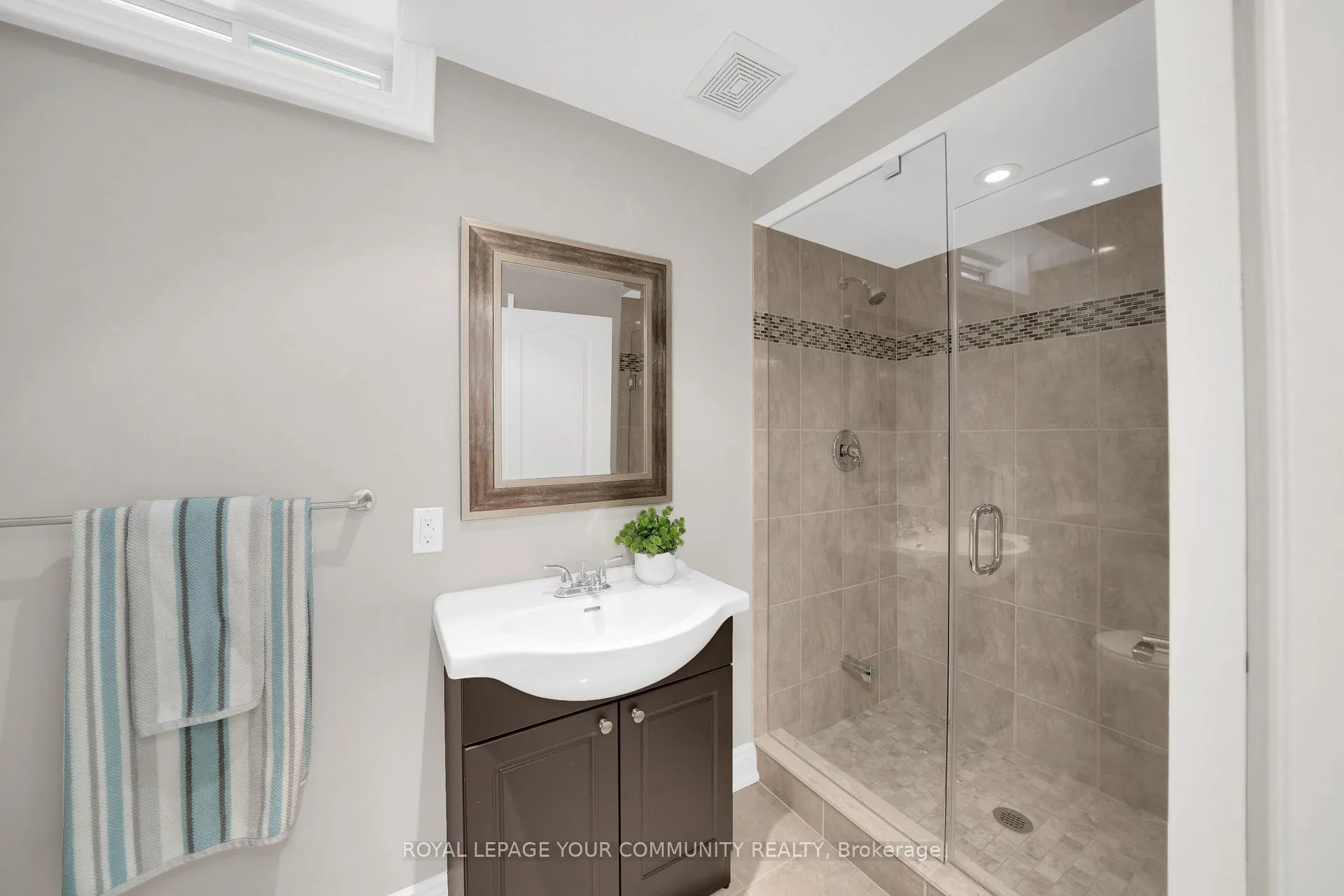 Photo 33 of 57 Deepsprings Crescent, Vaughan, Vellore Village — HOMEH