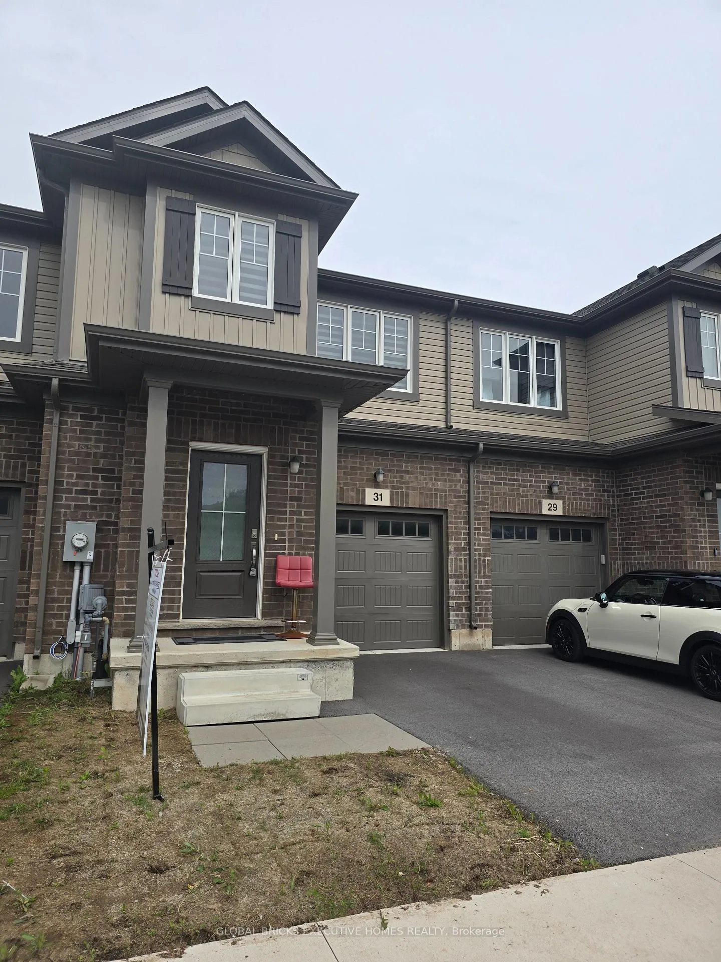 Photo 2 of 31 Saffron Way, Pelham, Fonthill — HOMEH