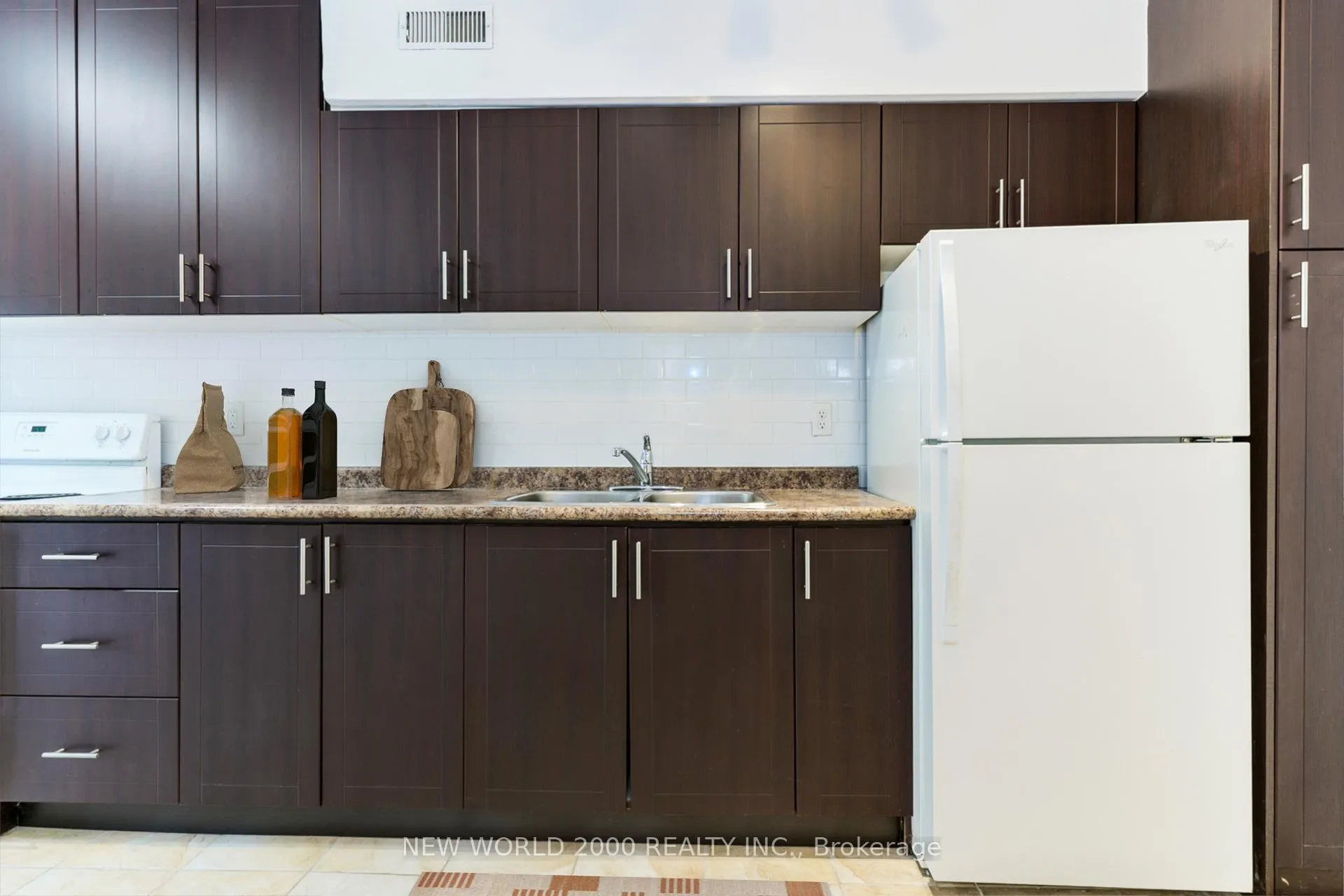 Photo 5 of Unit 602, 40 Park Road, Toronto, Rosedale-Moore Park — HOMEH