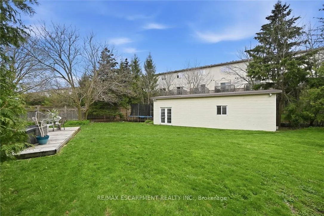 Photo 4 of 712 Auburn Crescent, Burlington, Shoreacres — HOMEH