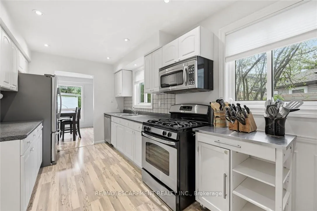 Photo 5 of 712 Auburn Crescent, Burlington, Shoreacres — HOMEH