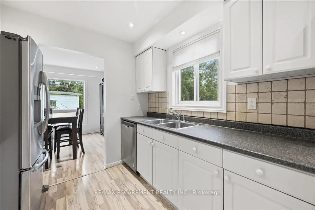 Photo 7 of 712 Auburn Crescent, Burlington, Shoreacres — HOMEH