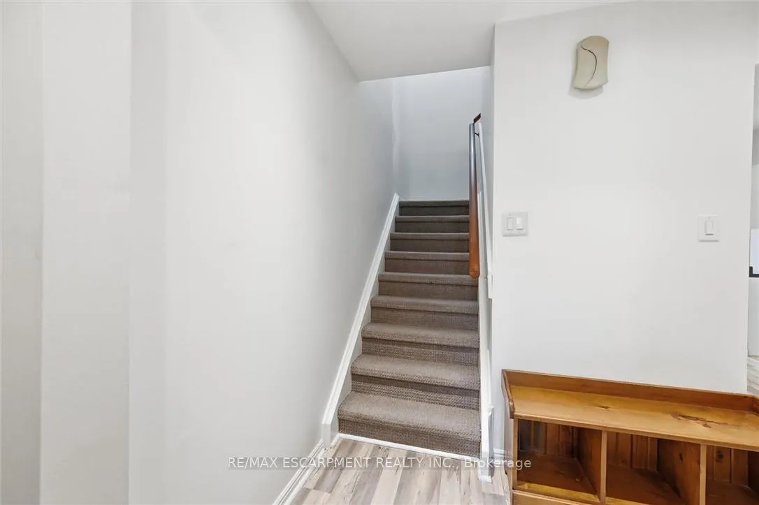 Photo 17 of 712 Auburn Crescent, Burlington, Shoreacres — HOMEH