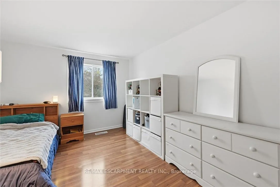 Photo 20 of 712 Auburn Crescent, Burlington, Shoreacres — HOMEH