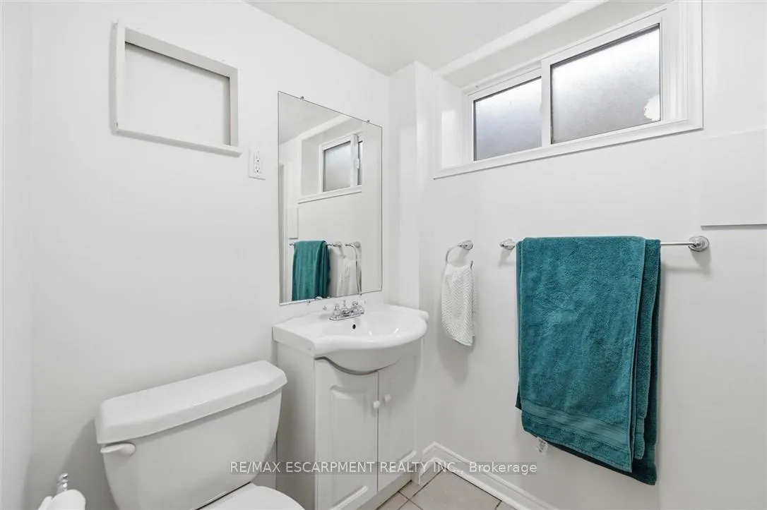 Photo 30 of 712 Auburn Crescent, Burlington, Shoreacres — HOMEH