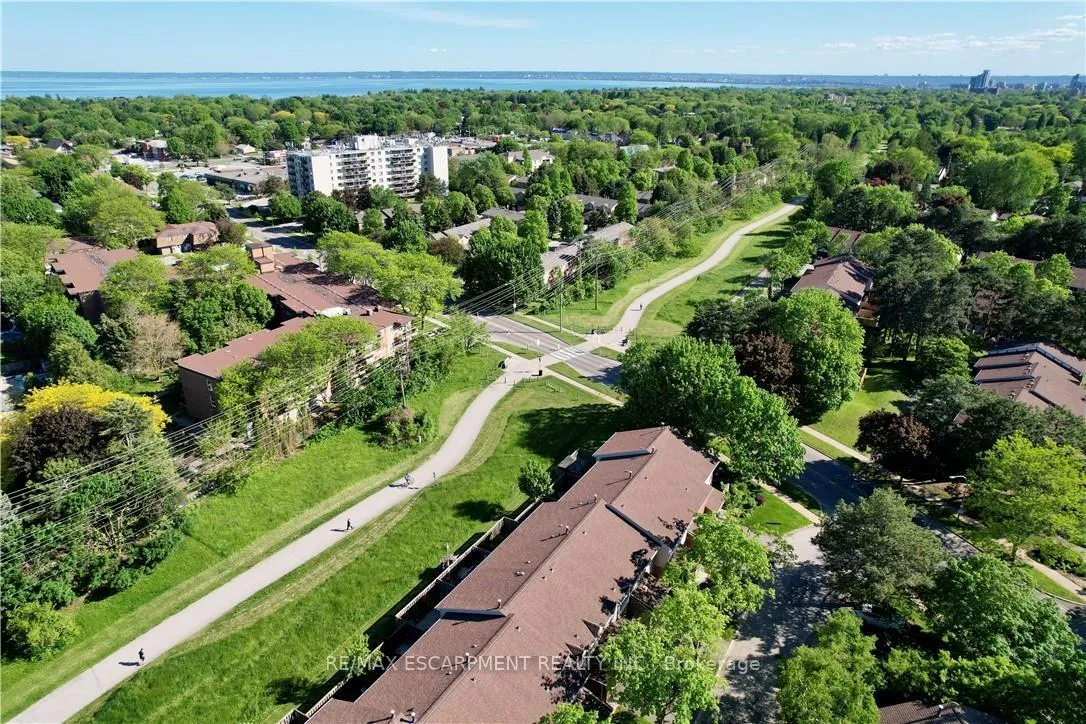 Photo 41 of 712 Auburn Crescent, Burlington, Shoreacres — HOMEH