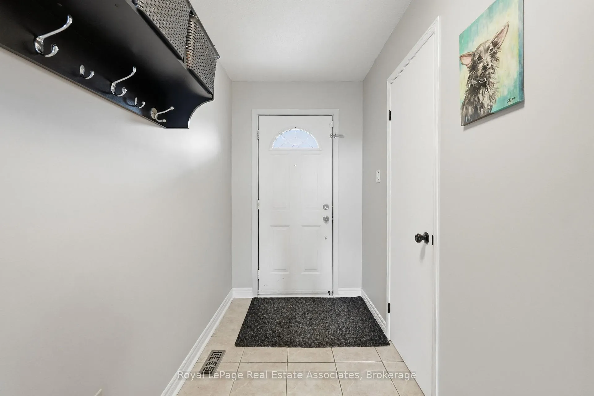 Photo 5 of 8 Sparrow Court, Brampton, Fletcher's Creek South — HOMEH