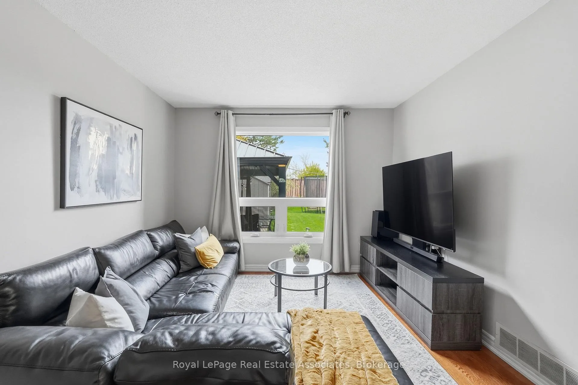 Photo 7 of 8 Sparrow Court, Brampton, Fletcher's Creek South — HOMEH