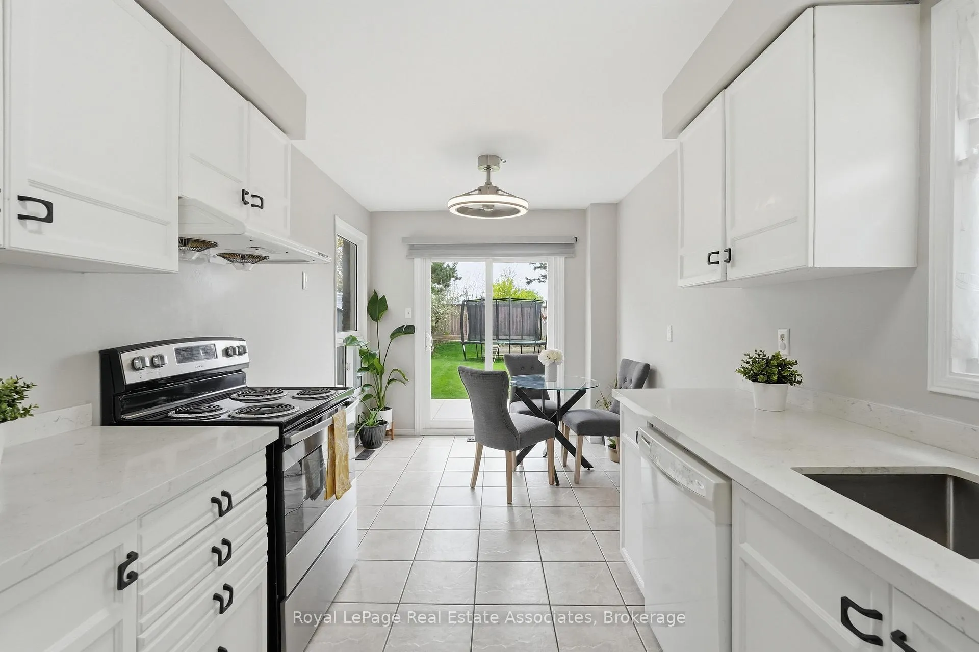 Photo 12 of 8 Sparrow Court, Brampton, Fletcher's Creek South — HOMEH