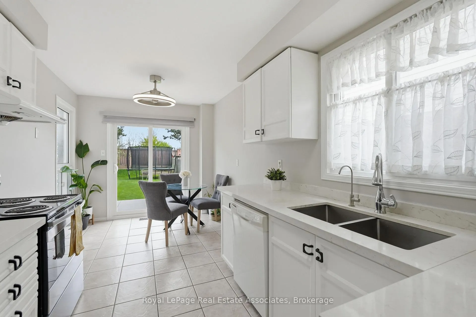 Photo 13 of 8 Sparrow Court, Brampton, Fletcher's Creek South — HOMEH
