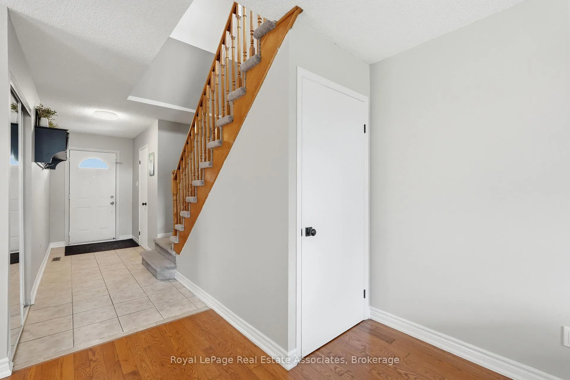 Photo 17 of 8 Sparrow Court, Brampton, Fletcher's Creek South — HOMEH