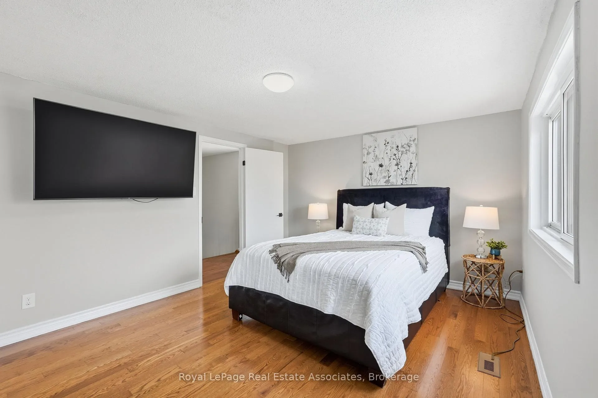 Photo 19 of 8 Sparrow Court, Brampton, Fletcher's Creek South — HOMEH