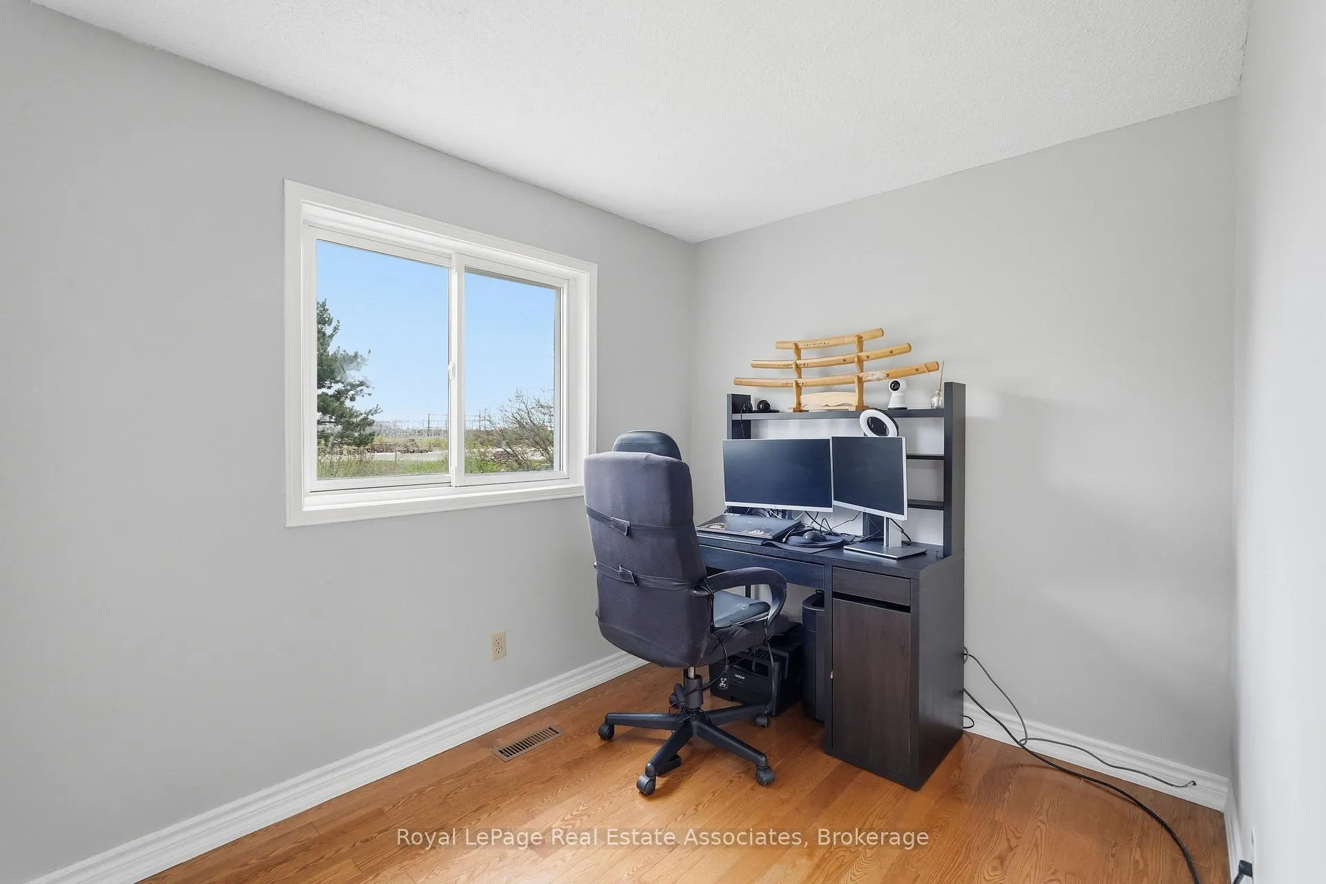 Photo 21 of 8 Sparrow Court, Brampton, Fletcher's Creek South — HOMEH