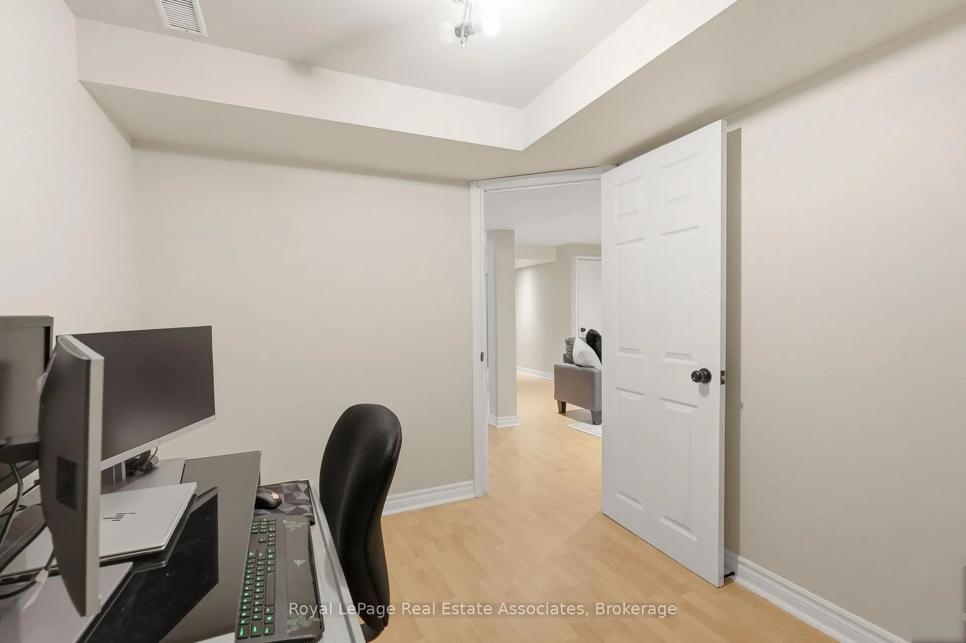 Photo 35 of 8 Sparrow Court, Brampton, Fletcher's Creek South — HOMEH