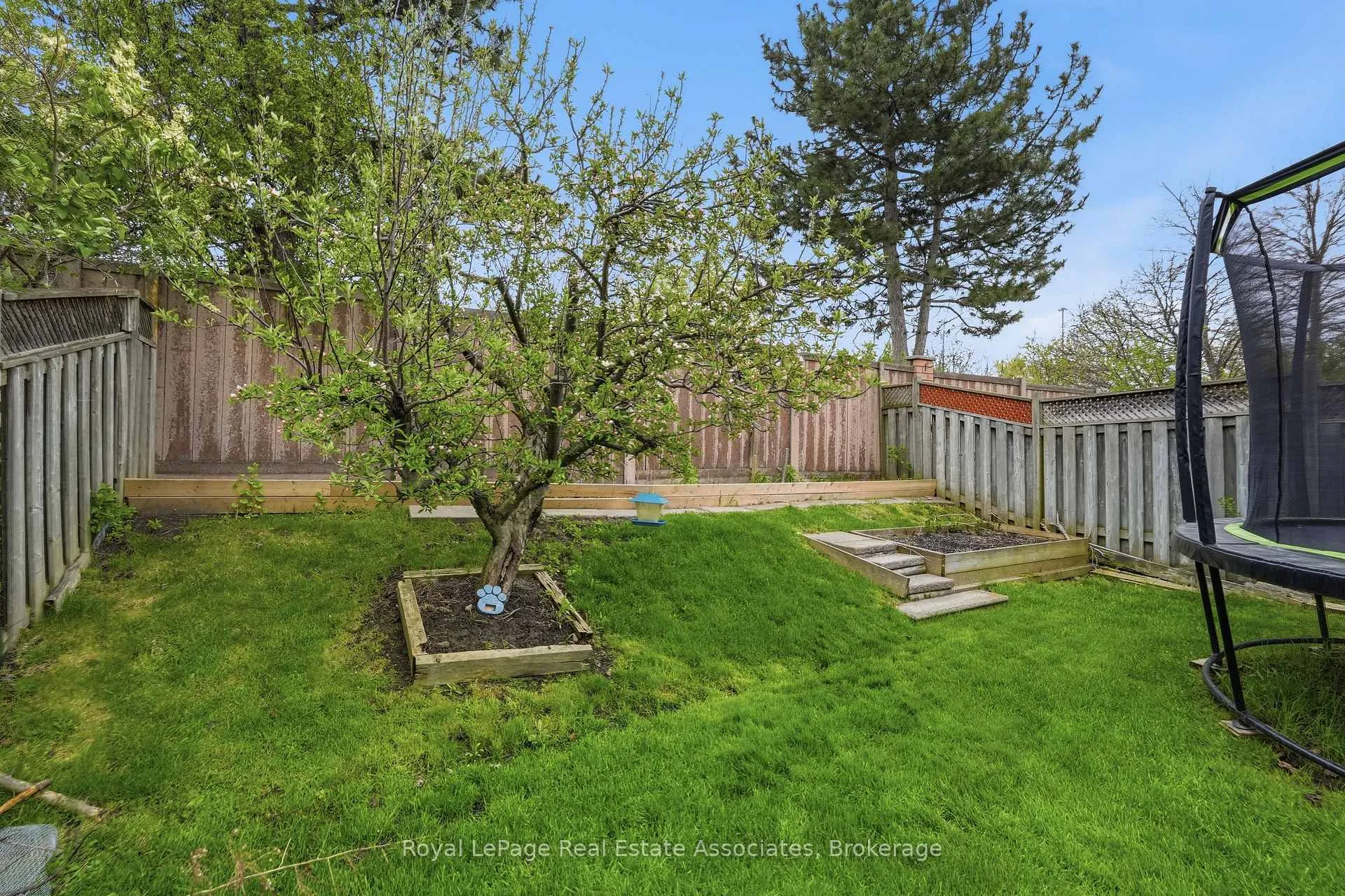 Photo 45 of 8 Sparrow Court, Brampton, Fletcher's Creek South — HOMEH