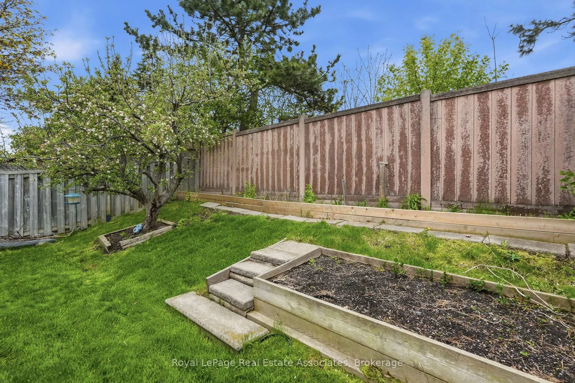 Photo 46 of 8 Sparrow Court, Brampton, Fletcher's Creek South — HOMEH
