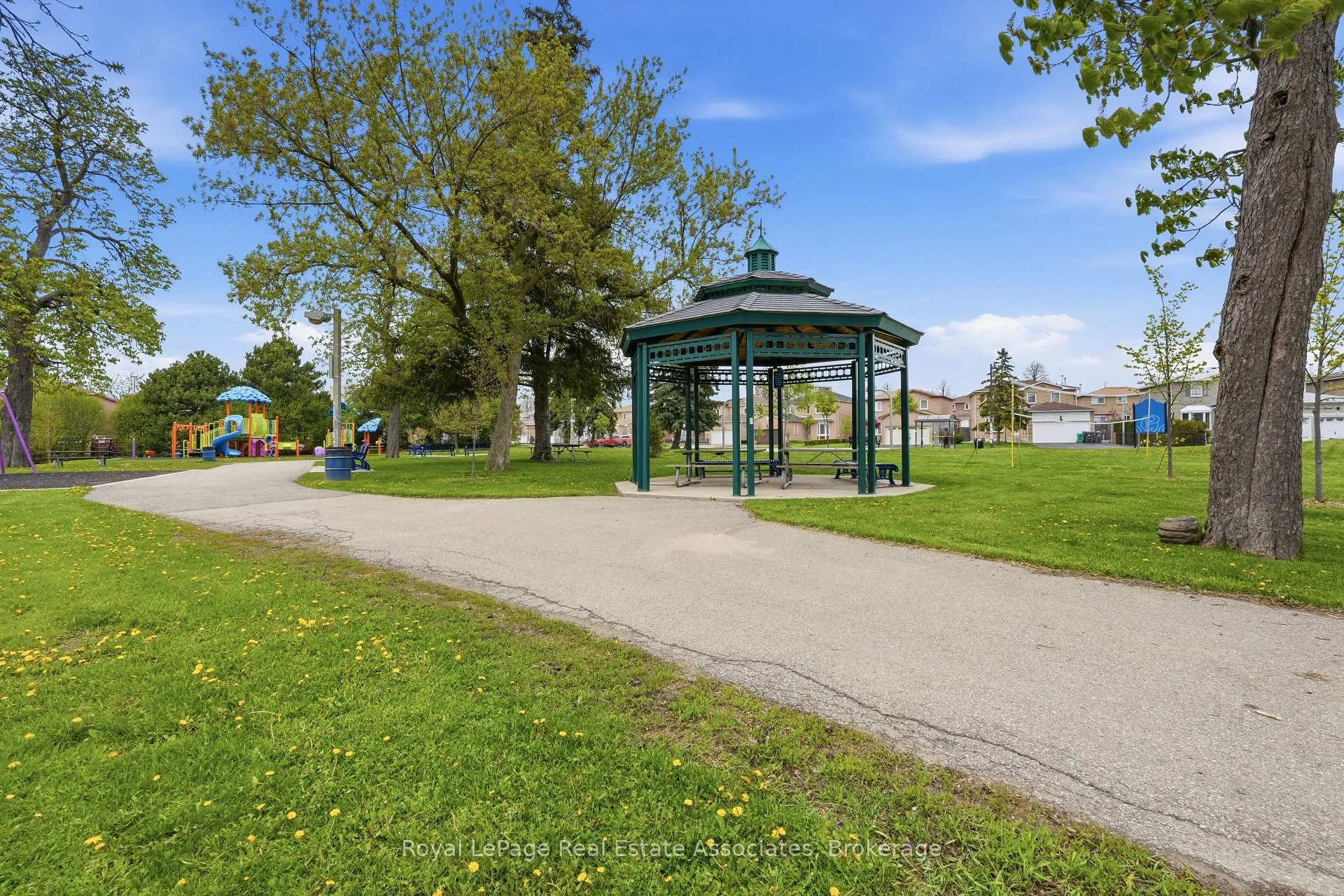 Photo 48 of 8 Sparrow Court, Brampton, Fletcher's Creek South — HOMEH
