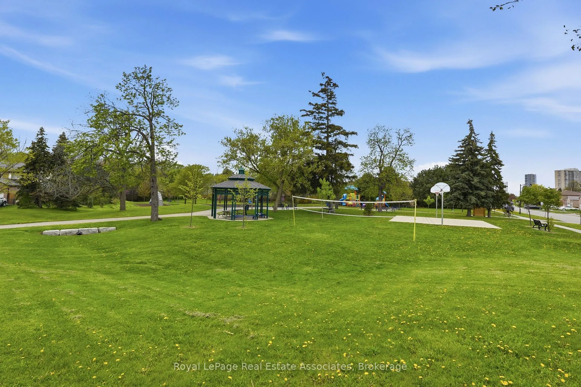 Photo 49 of 8 Sparrow Court, Brampton, Fletcher's Creek South — HOMEH