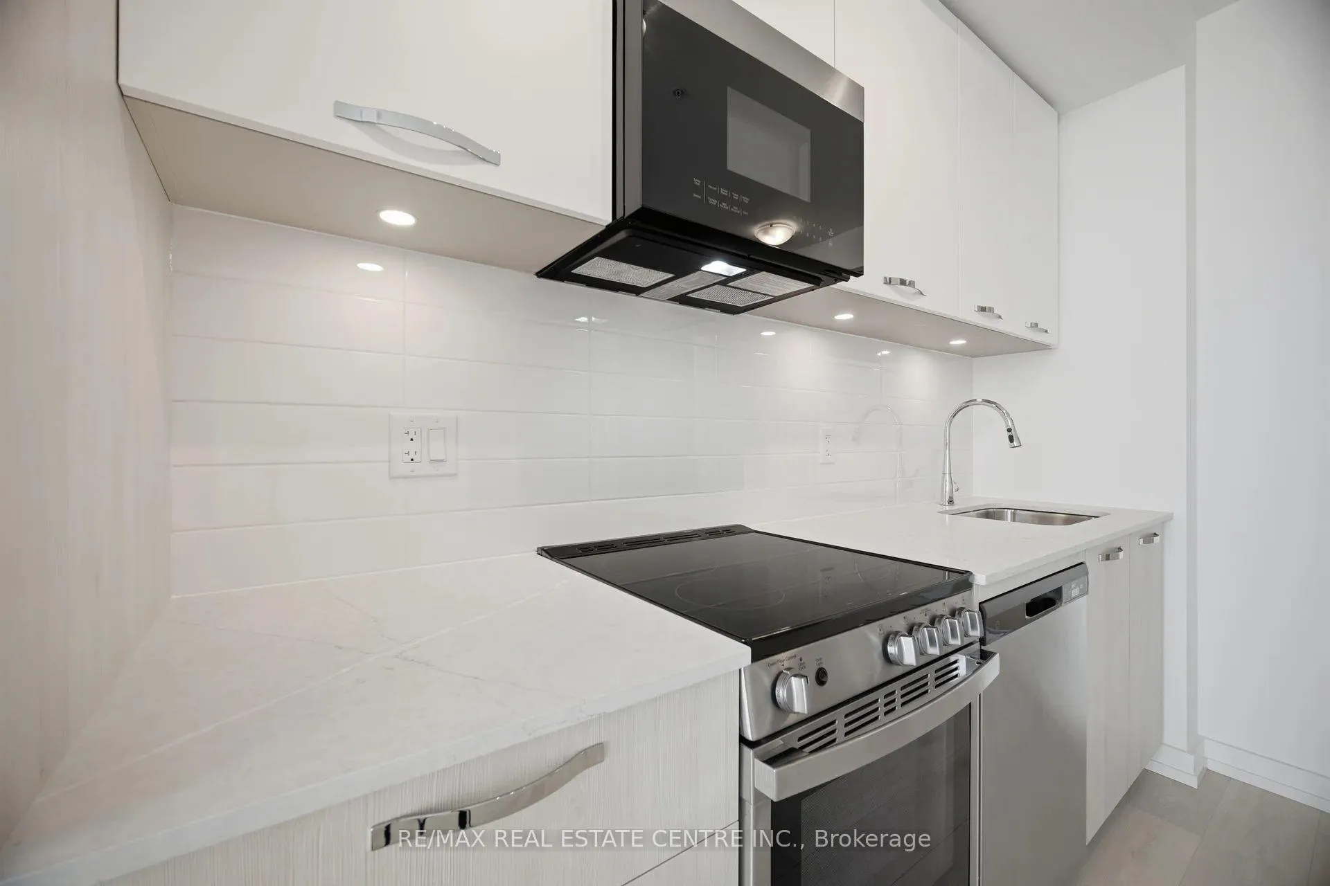 Photo 26 of Unit 3015, 75 James Street S, Hamilton, Corktown — HOMEH