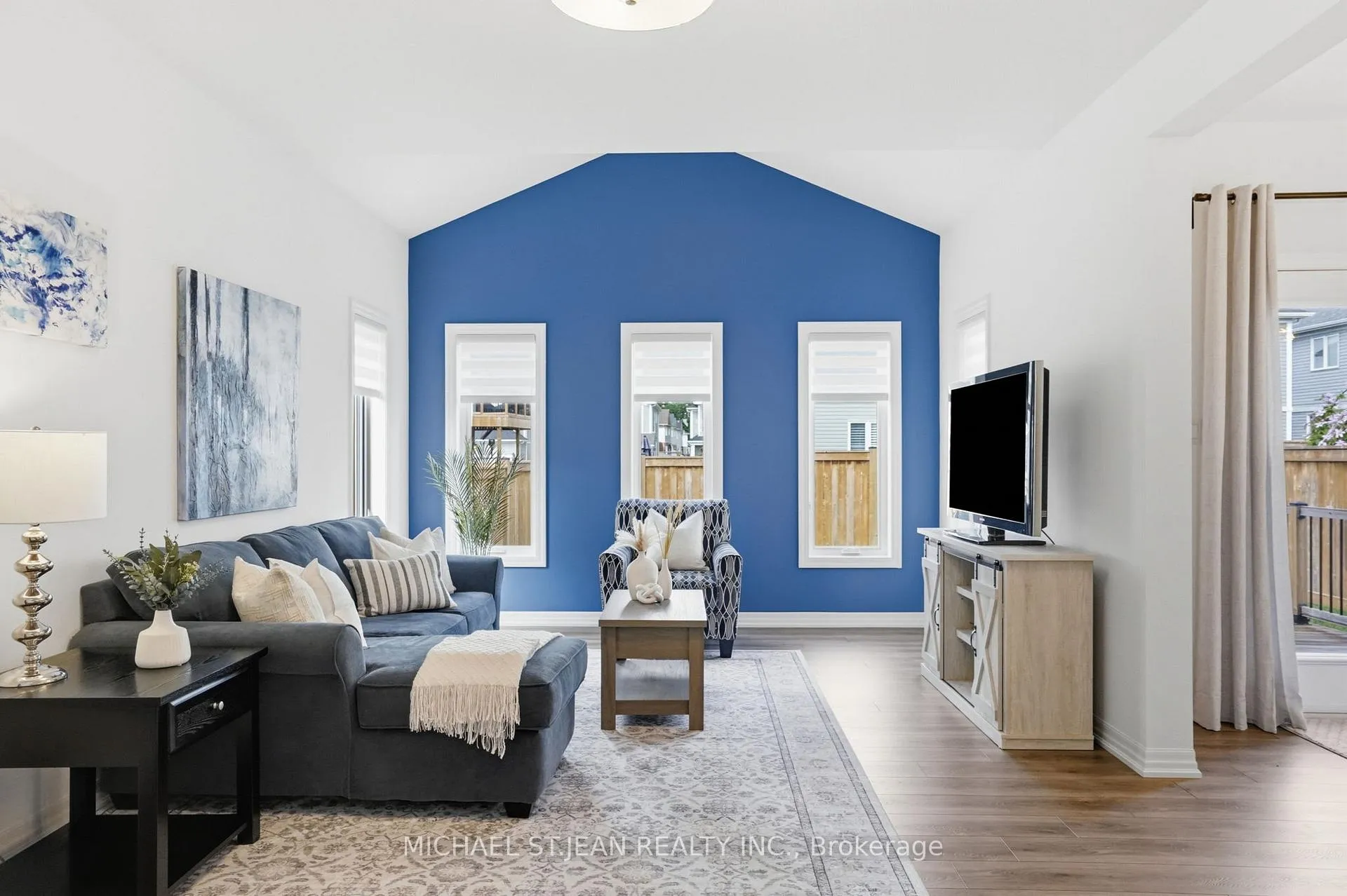 Photo 8 of 1 Bawcutt Crescent, Brant, Paris — HOMEH