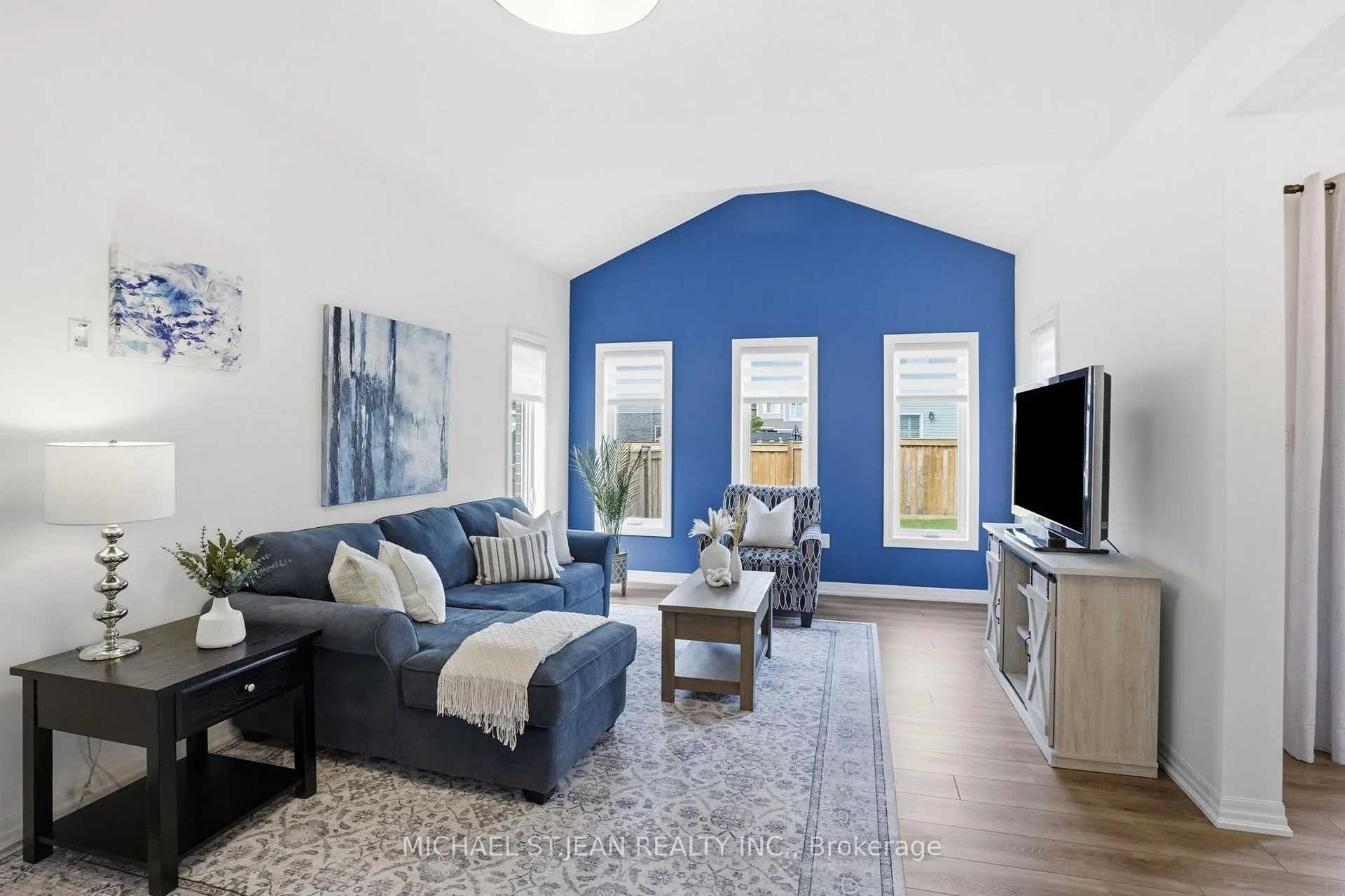 Photo 9 of 1 Bawcutt Crescent, Brant, Paris — HOMEH