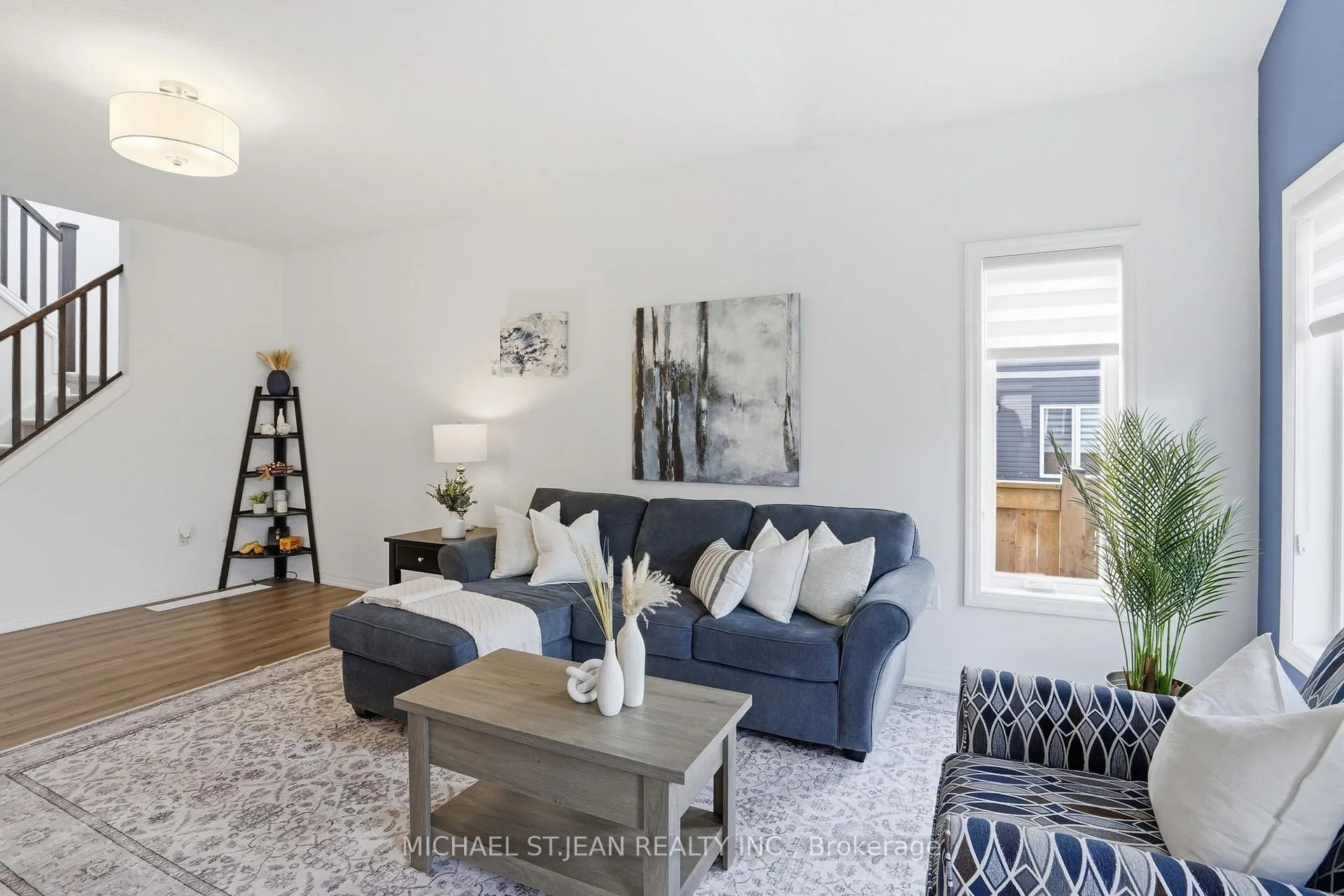 Photo 11 of 1 Bawcutt Crescent, Brant, Paris — HOMEH