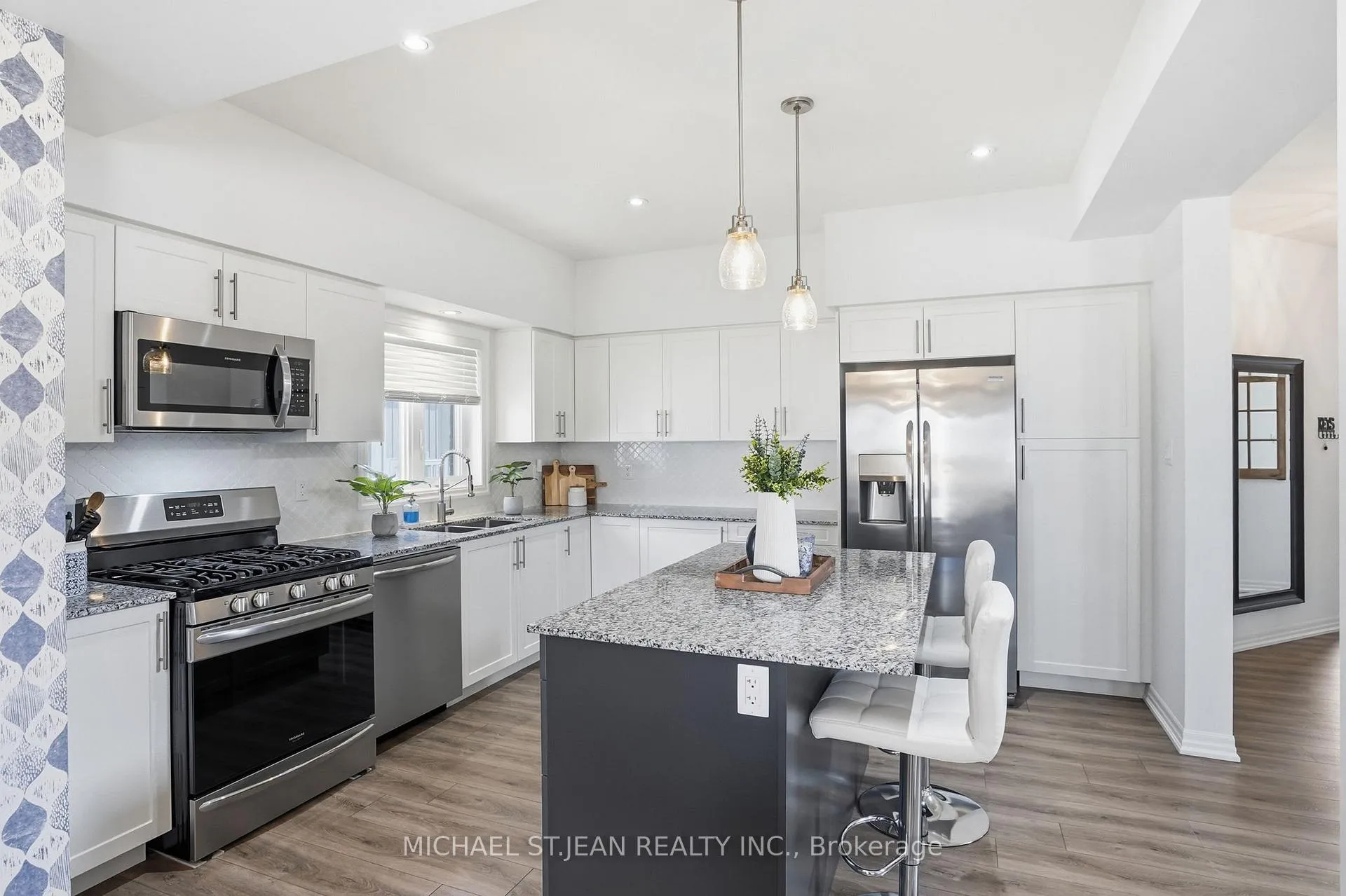 Photo 12 of 1 Bawcutt Crescent, Brant, Paris — HOMEH