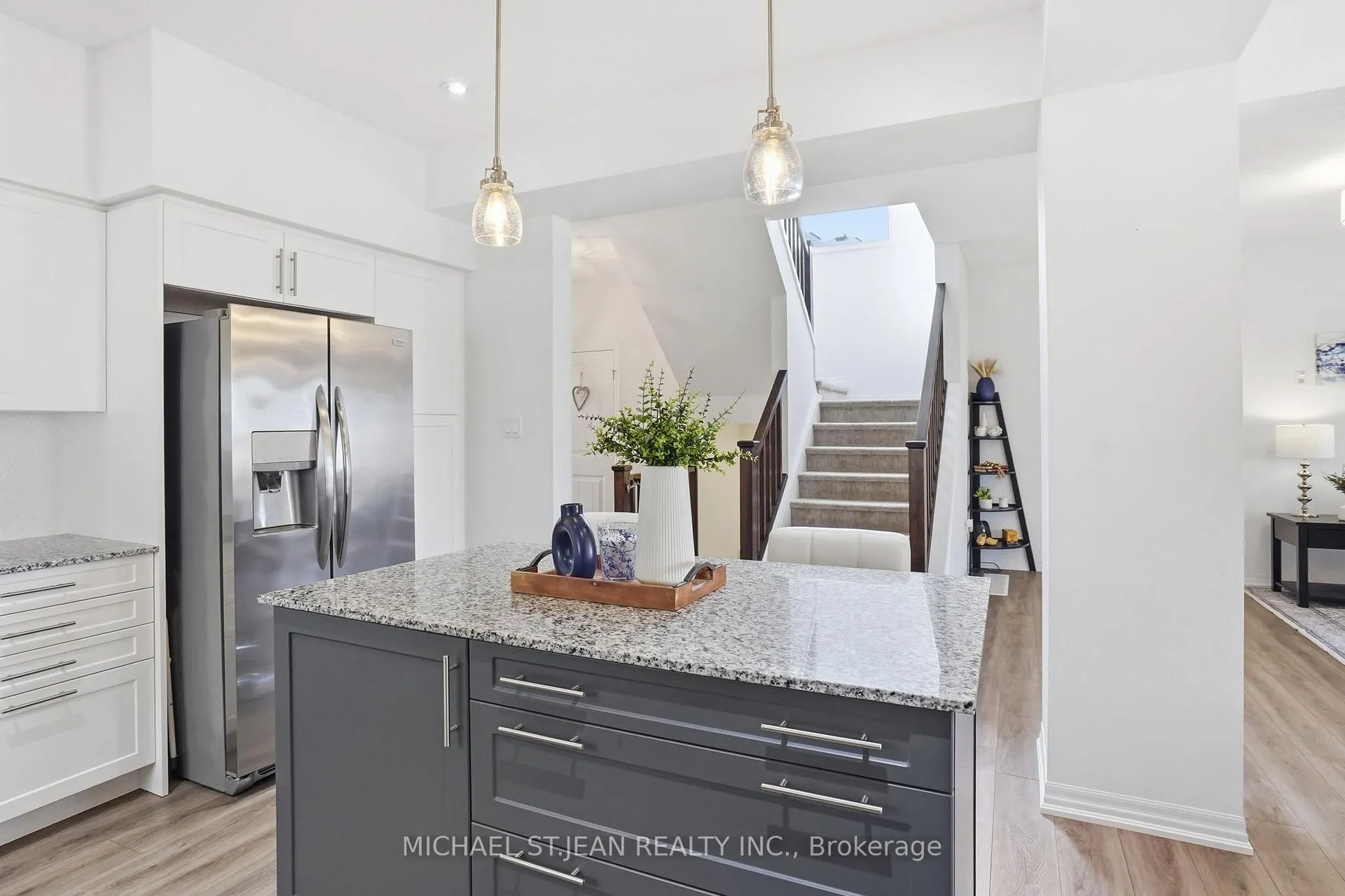 Photo 14 of 1 Bawcutt Crescent, Brant, Paris — HOMEH