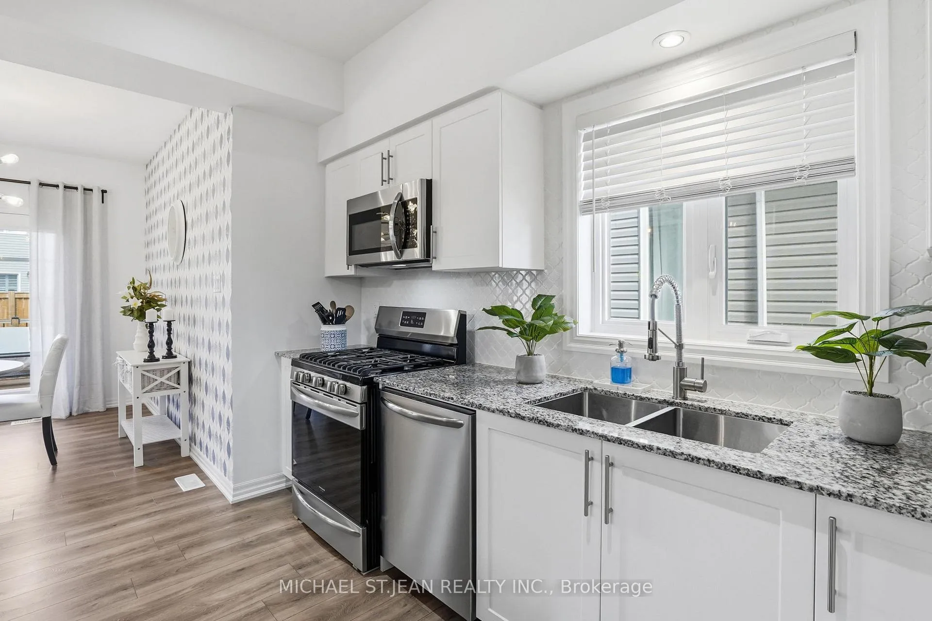 Photo 15 of 1 Bawcutt Crescent, Brant, Paris — HOMEH