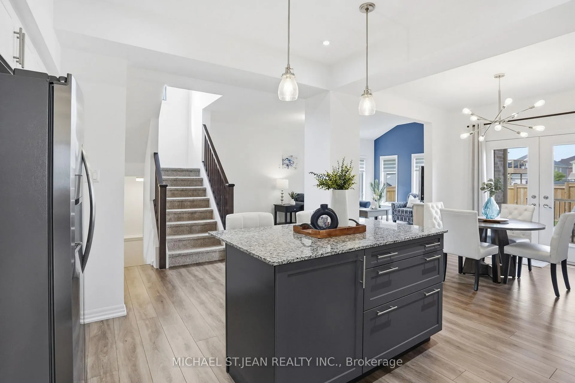 Photo 16 of 1 Bawcutt Crescent, Brant, Paris — HOMEH