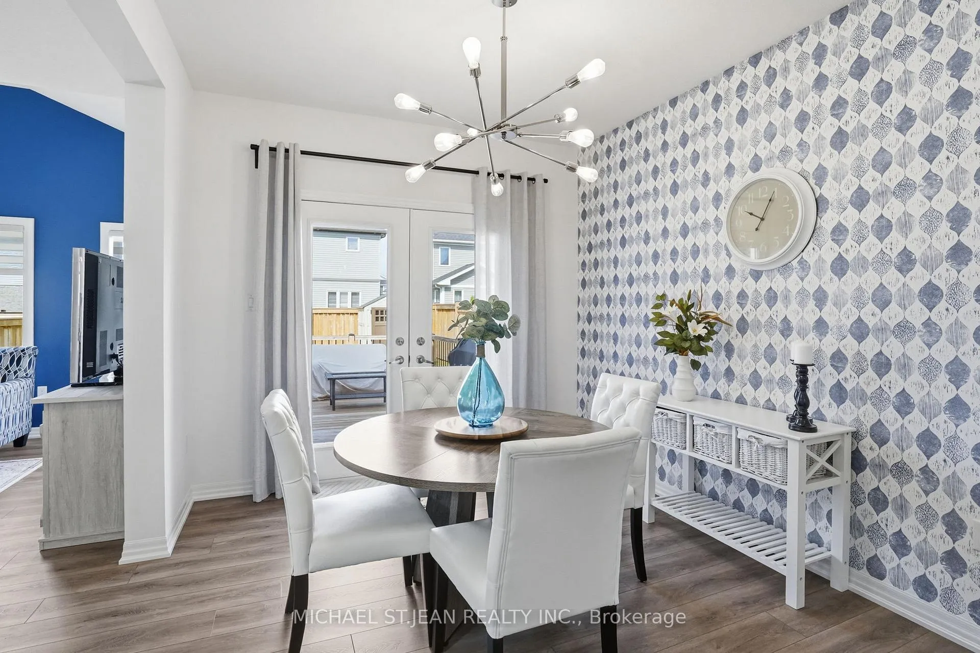 Photo 18 of 1 Bawcutt Crescent, Brant, Paris — HOMEH
