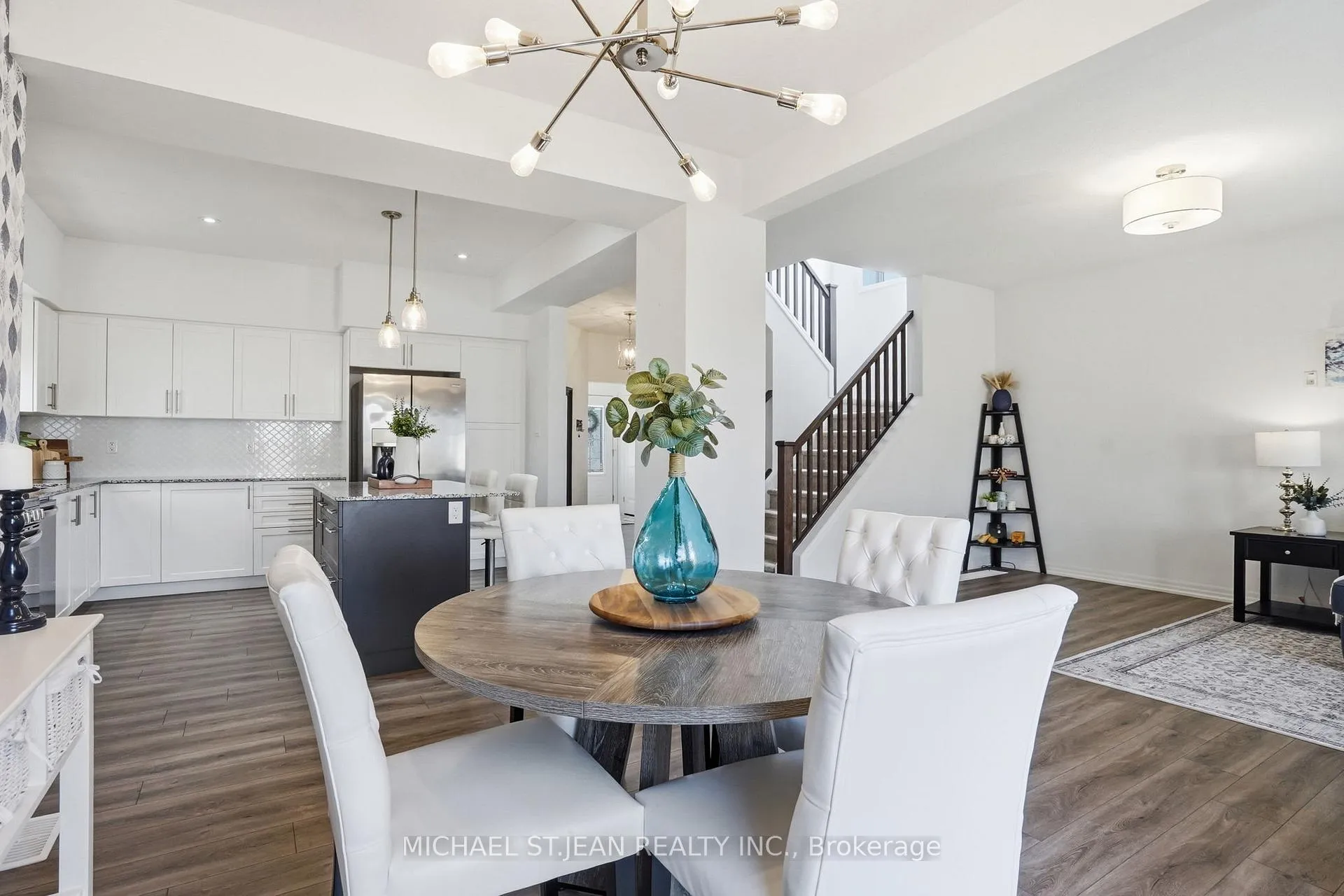 Photo 19 of 1 Bawcutt Crescent, Brant, Paris — HOMEH