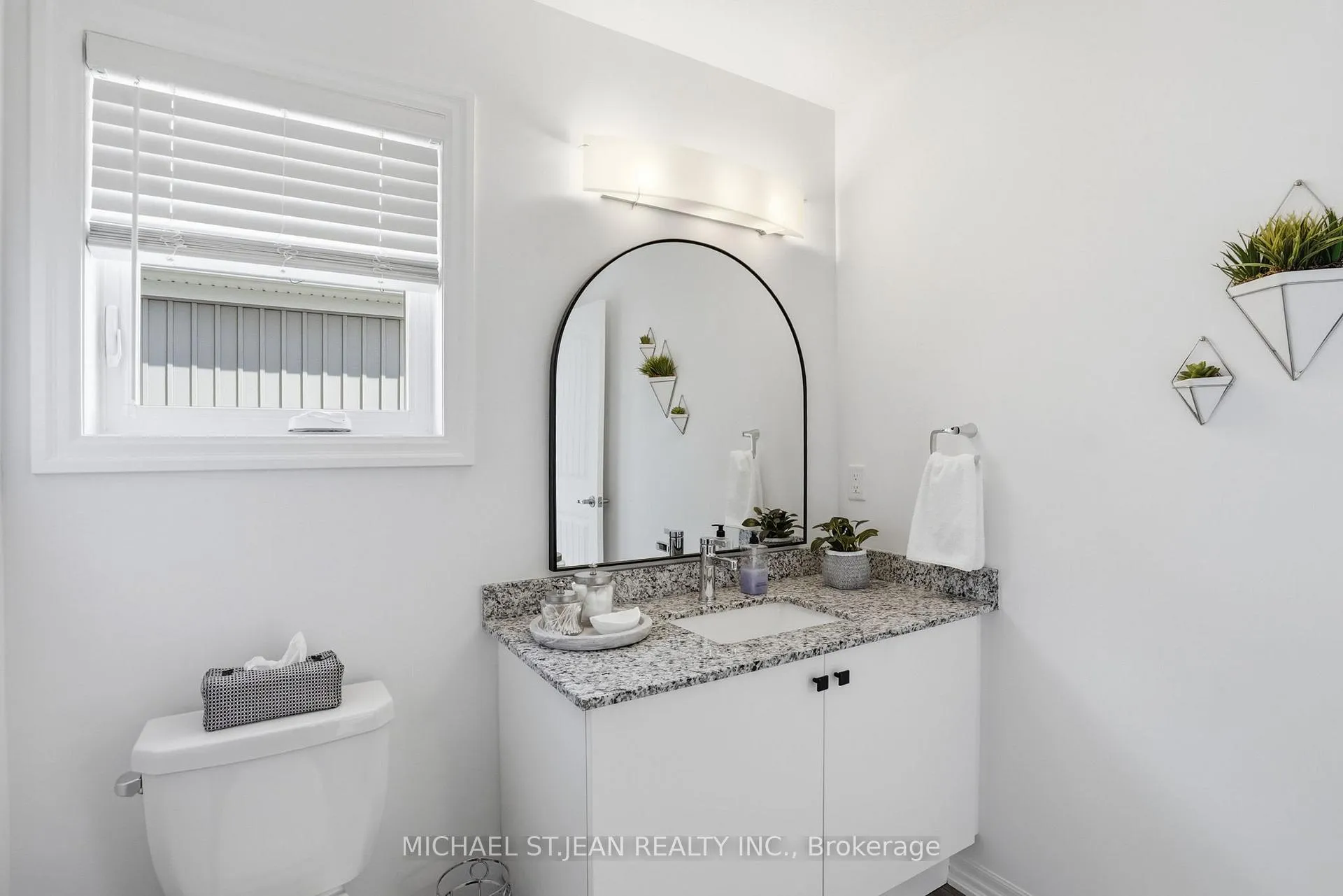 Photo 25 of 1 Bawcutt Crescent, Brant, Paris — HOMEH