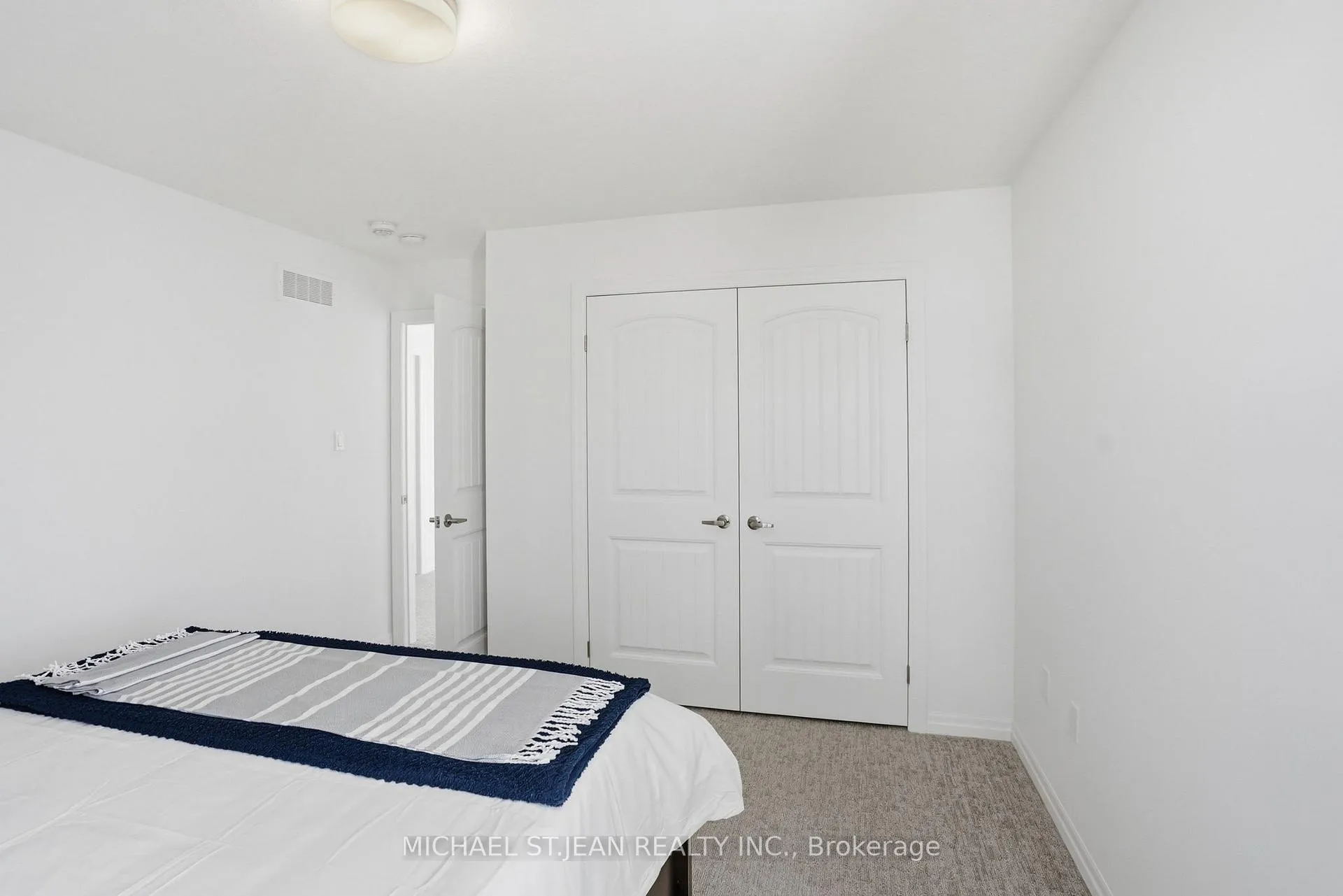 Photo 31 of 1 Bawcutt Crescent, Brant, Paris — HOMEH